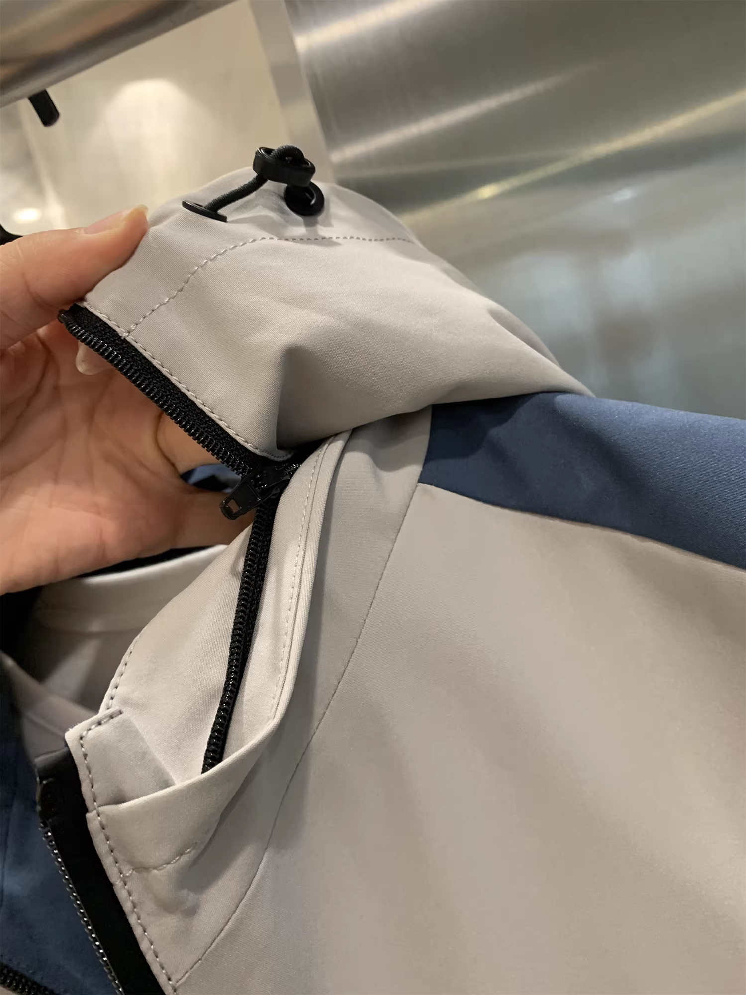 Đồ của Don Quixote G! Phong cách trang phục lao động nhẹ nhàng! Áo khoác có mũ trùm đầu, kiểu dáng đơn giản, có túi vá màu sắc phối hợp dành cho nam giới mùa thu.