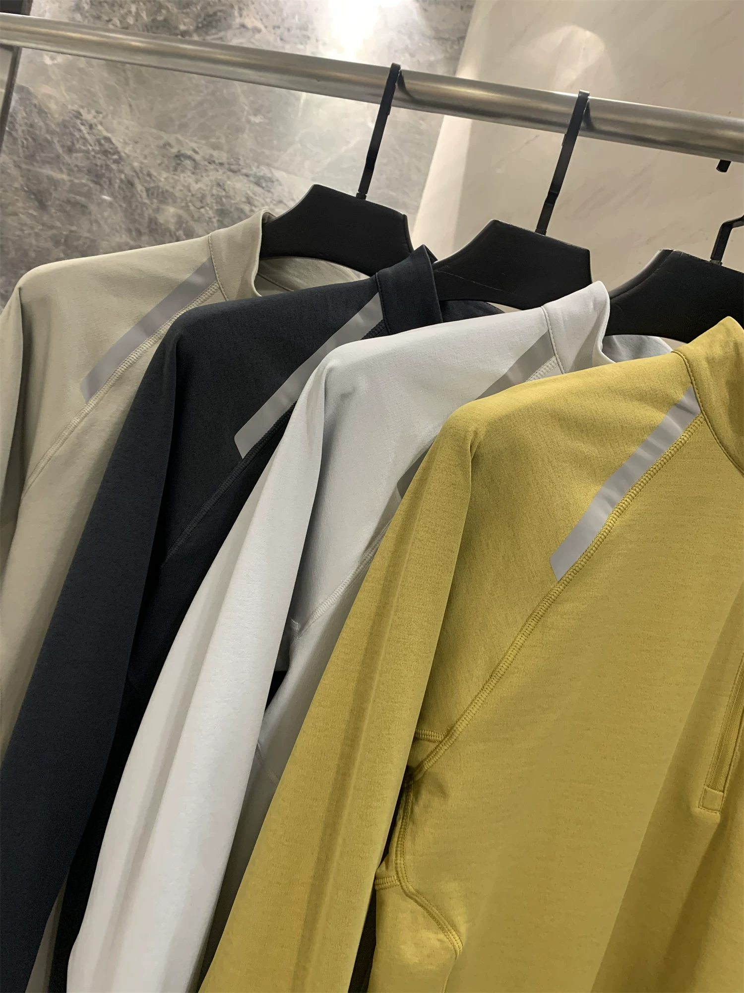 Áo giữ nhiệt Don Quixote WARM! Thiết kế 3D! Áo lót thể thao nam dài tay, khóa kéo nửa thân.