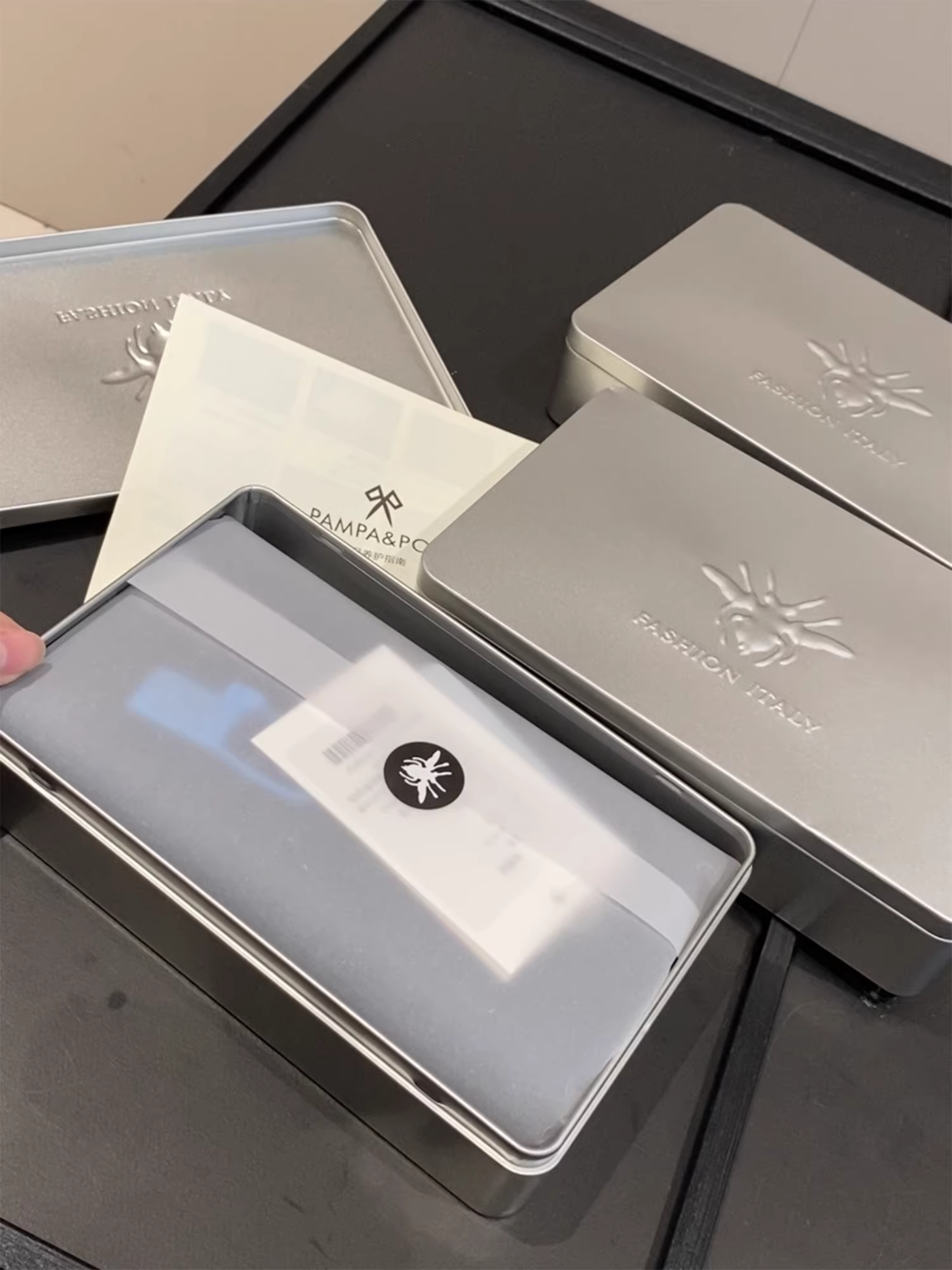 Dòng sản phẩm cao cấp Don Quixote! Xuân/Hè thoáng khí Đa năng Hộp quà tặng sợi protein lông vũ thân thiện với môi trường Tay áo ngắn dành cho nam và nữ