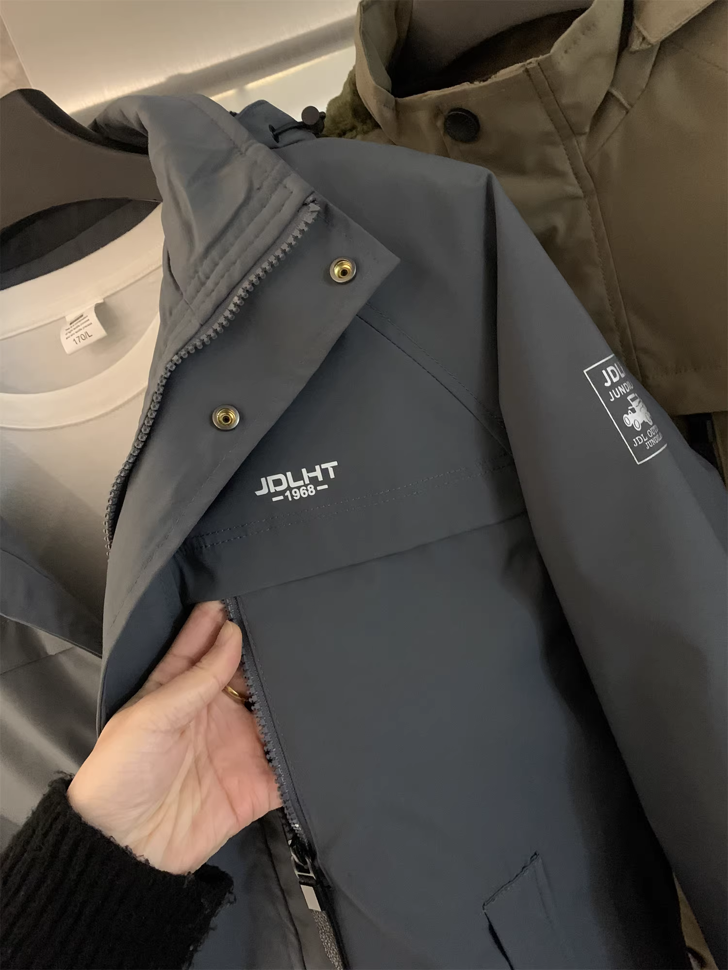 Don Quixote Technology Outdoor! Áo khoác làm việc mùa đông nam, lót lông cừu và dày dặn! Chống gió và ấm áp, kiểu dáng thời trang.