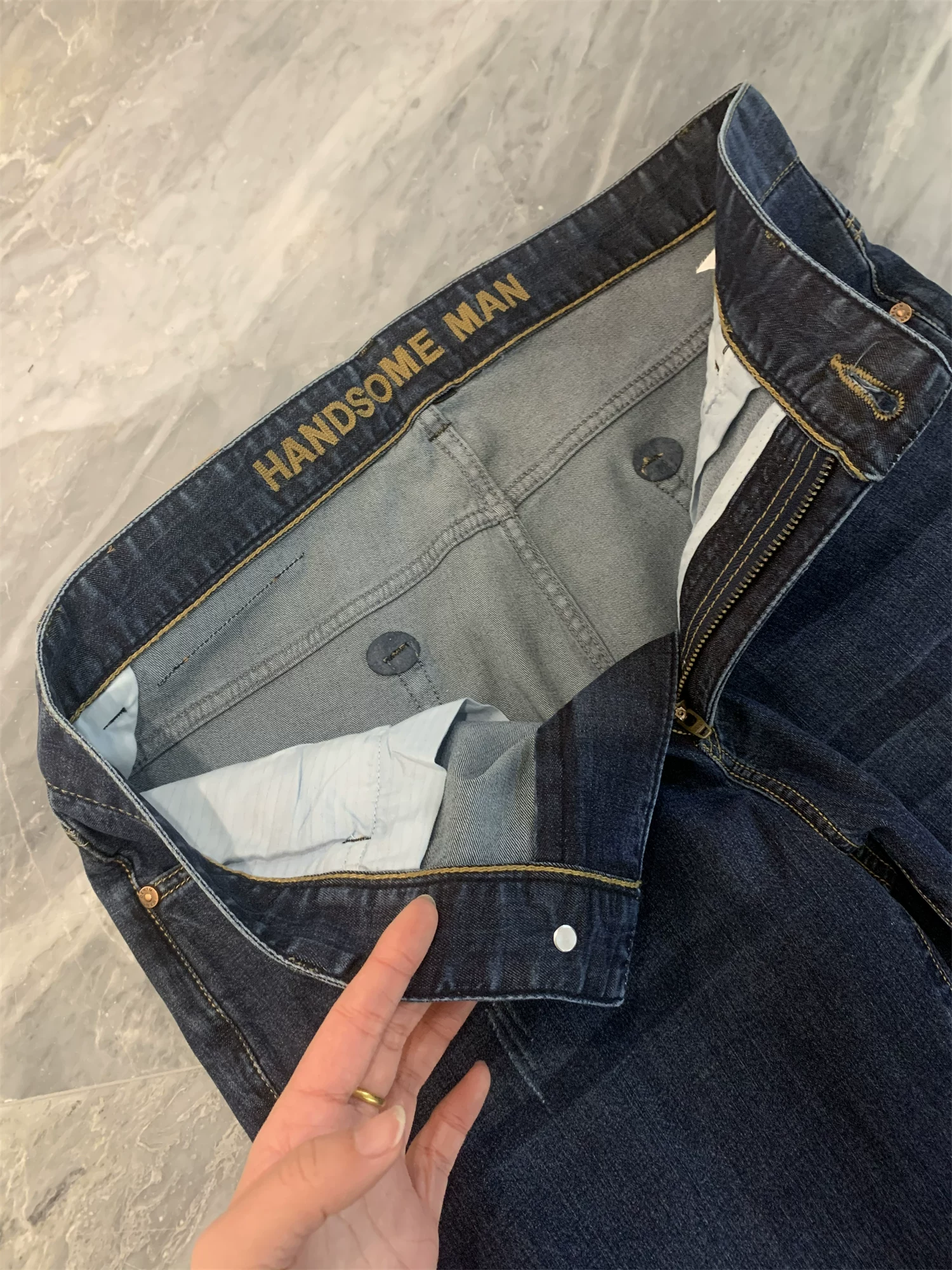 Don Quixote phong cách kinh doanh lịch lãm! Quần denim nam chất liệu pha lụa mềm mại, dáng suông, giặt mềm mại.