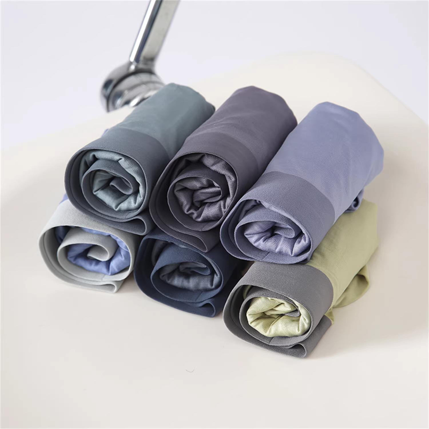 Don Quixote ba chiếc! Có lớp lót bằng lụa! Chất liệu modal kháng khuẩn! Quần lót boxer thoáng khí và có độ đàn hồi cao.