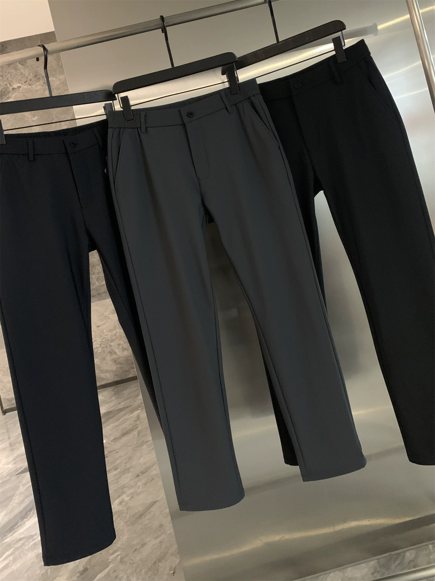 Don Quixote tận hưởng cuộc sống không có căng thẳng! Quần âu nam dáng thẳng, chất liệu kaki, có lớp lót lông cừu, thích hợp cho mùa thu và mùa đông.