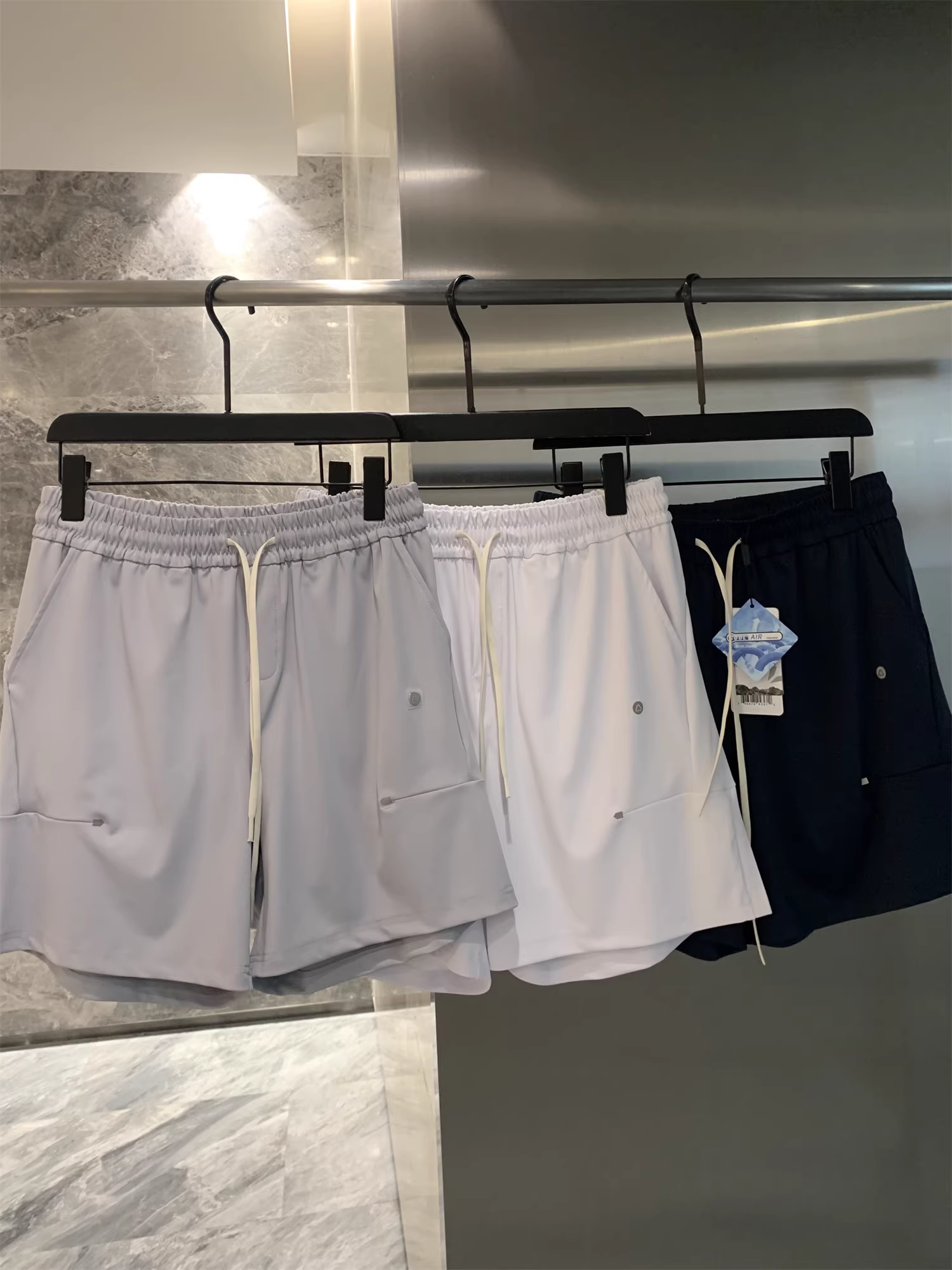 Dòng sản phẩm Don Quixote L rất được ưa chuộng! Quần short thể thao và giải trí ngoài trời mùa hè dành cho nam, thoáng mát, nhanh khô, co giãn cao.