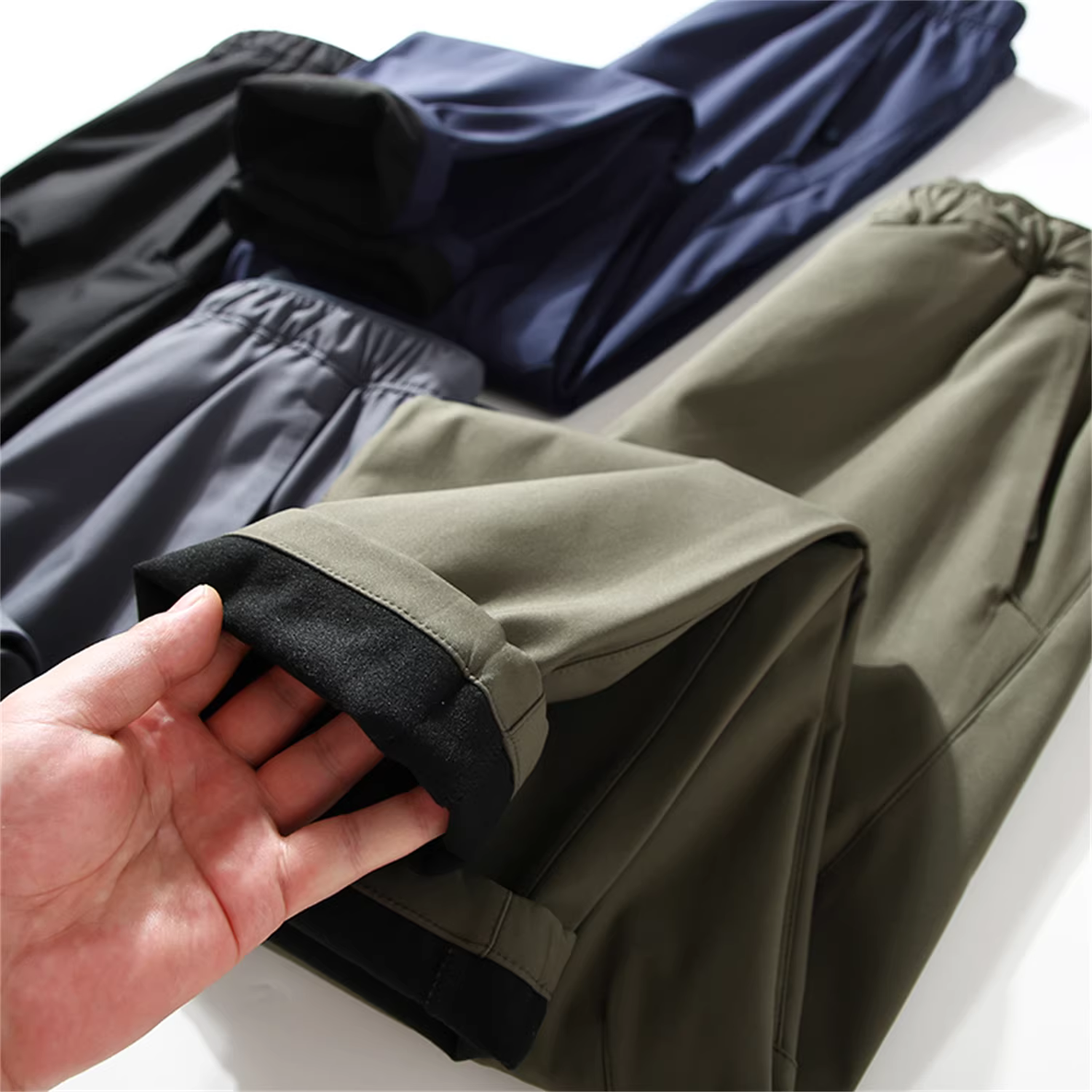 Quần thần kỳ của cửa hàng Don Quixote! Thân thiện với làn da và ấm áp! Quần ngoài trời nhẹ, lót lông cừu, may 3D dành cho nam, thích hợp cho mùa thu và mùa đông.