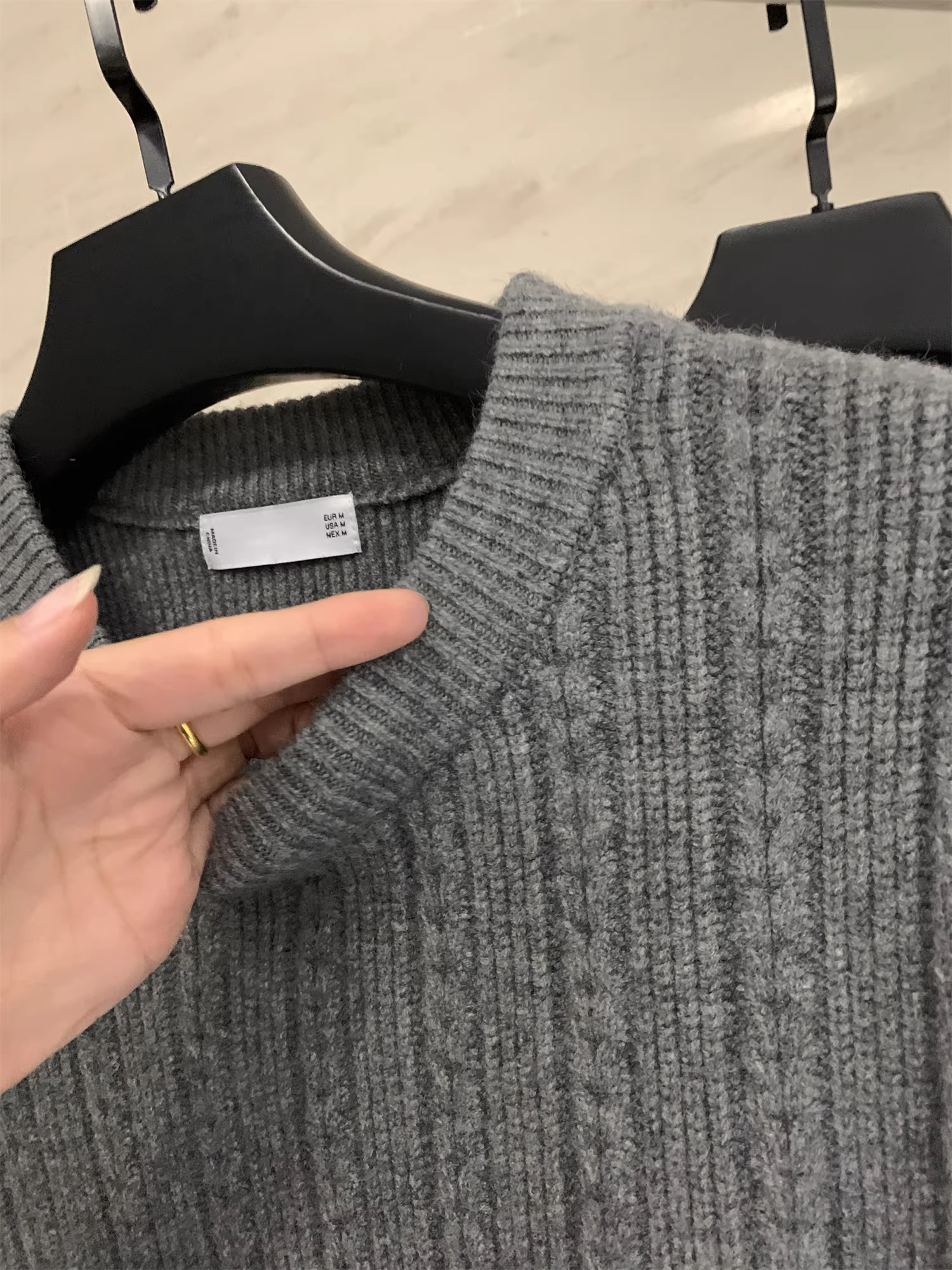 Don Quixote đến Tây Ban Nha! Áo len dệt kim họa tiết jacquard mềm mại và ấm áp mùa thu đông dành cho nam và nữ.