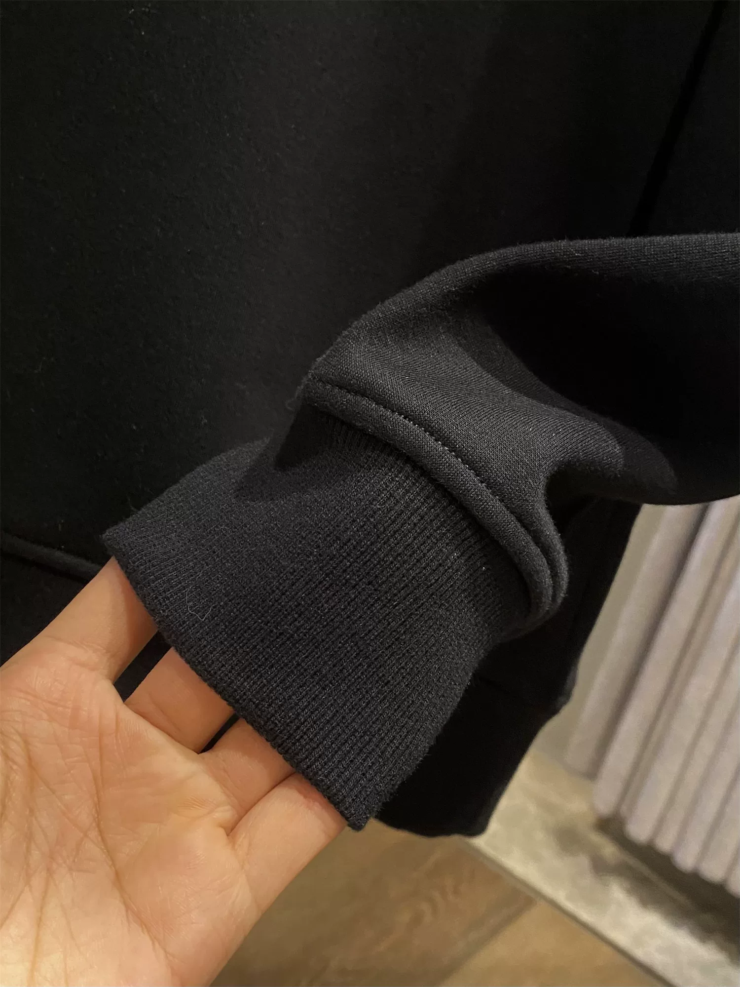 Áo Don Quixote đặc biệt! Áo giữ ấm tức thì khi mặc! Lót lông cừu! Áo nỉ nam in họa tiết, đa năng, xu hướng thu đông.