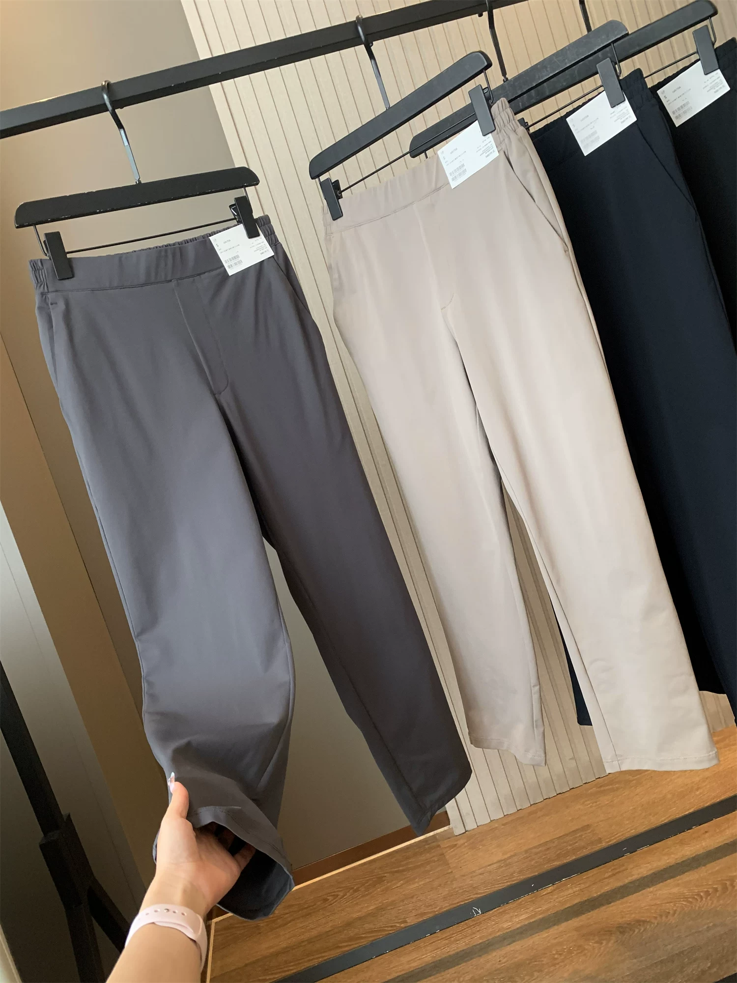 Don Quixote U+ cùng phong cách! Thoáng ẩm, nhanh khô, co giãn bốn chiều! Quần thể thao dáng thẳng, unisex.