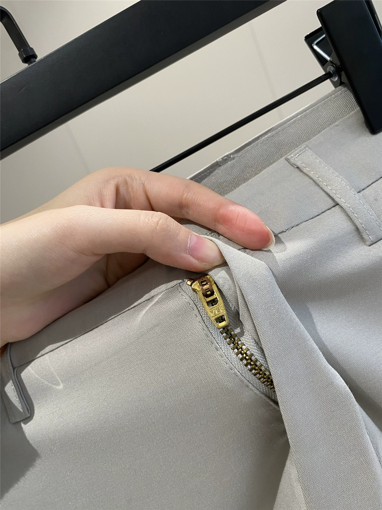 Don Quixote Silk + Lyocell + Modal! Quần dài dáng thẳng, chất liệu vải mềm mại, mặc thường ngày mùa xuân hè