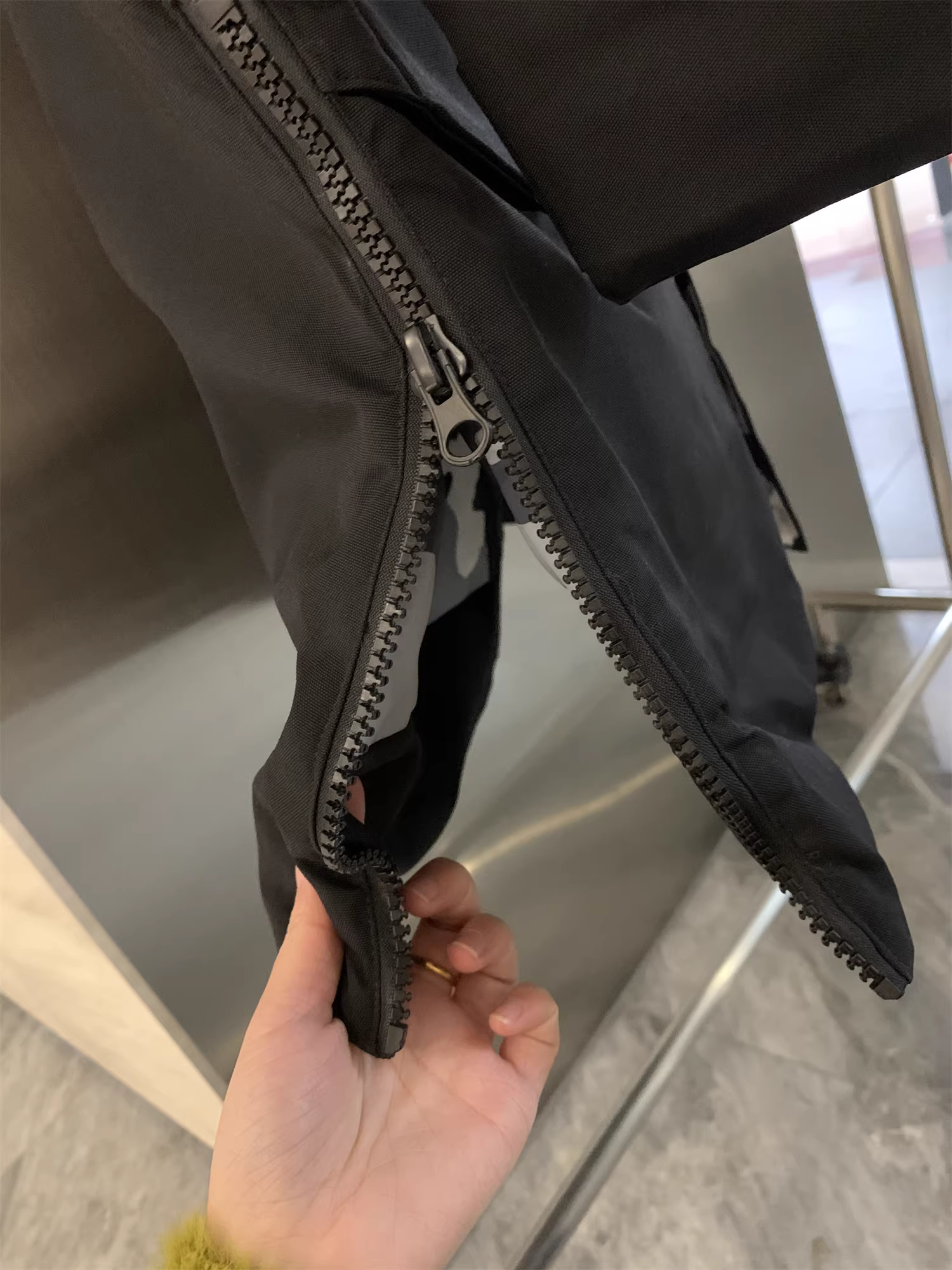 Don Quixote đến Canada! Chống lạnh và ấm áp! Áo khoác cotton dài trung bình có mũ trùm đầu dày dặn dành cho nam mùa thu đông.