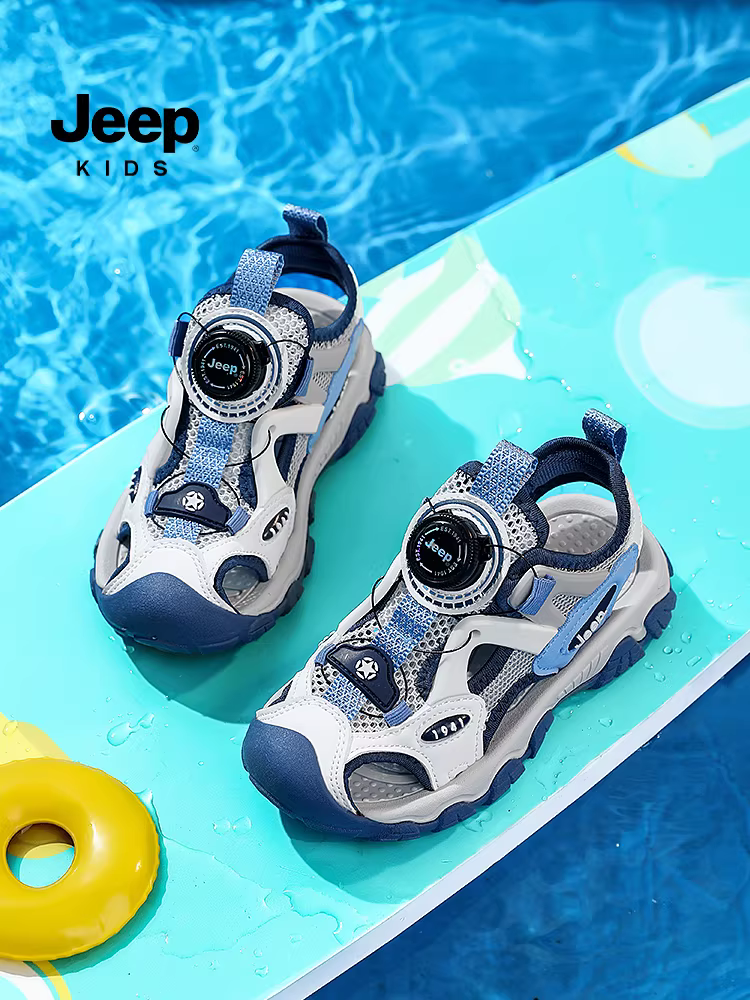 Giày dép mùa hè kiểu dáng trẻ em Jeep, giày sandal mũi kín đế mềm cho bé trai, giày đi biển trẻ em mới năm 2025 dành cho trẻ lớn hơn
