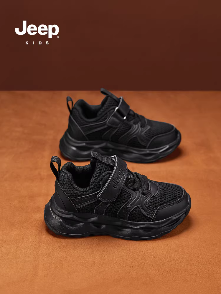 Giày thể thao màu đen dành cho bé trai Jeep có quai dán, giày trẻ em cho mùa xuân thu 2024, giày chạy bộ lưới đế mềm mới dành cho trẻ em.