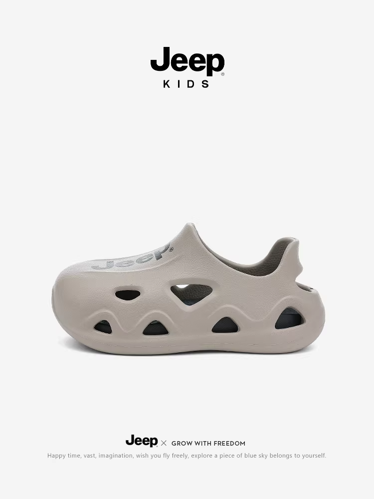 Dép kín mũi cho trẻ em Jeep, dép thoáng khí và chống trơn trượt, mẫu mới mùa hè 2025, giày nước cho bé trai và bé gái đi lội nước và đi theo dòng sông.