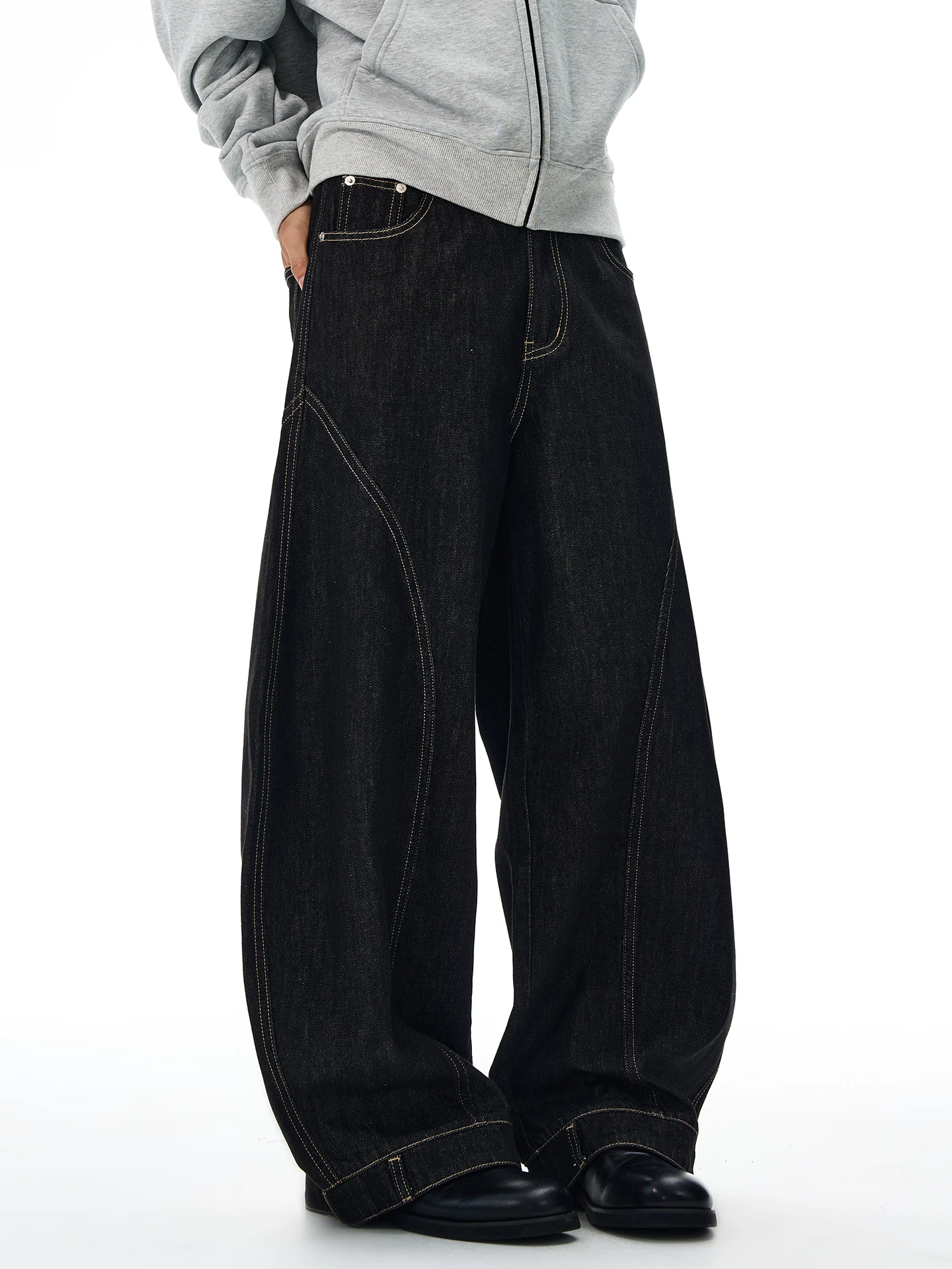 Quần jeans thẳng dáng rộng nam OMZM cao cấp mùa đông 2025, quần casual cao cấp, quần ống rộng chất liệu mềm mại, quần kiểu dáng hiện đại.