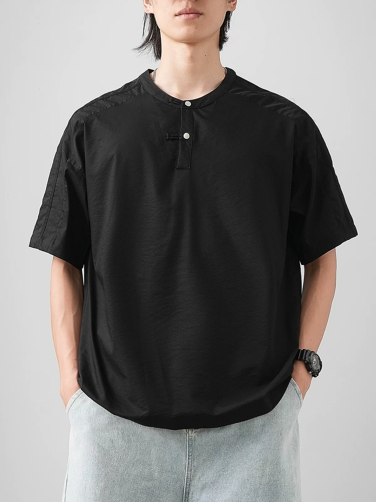 Áo thun ngắn tay cổ Henry kiểu Trung Quốc mới chất liệu lụa đá dành cho nam, áo Henry mùa hè mỏng thoáng khí, kiểu dáng rộng màu trơn nửa tay.