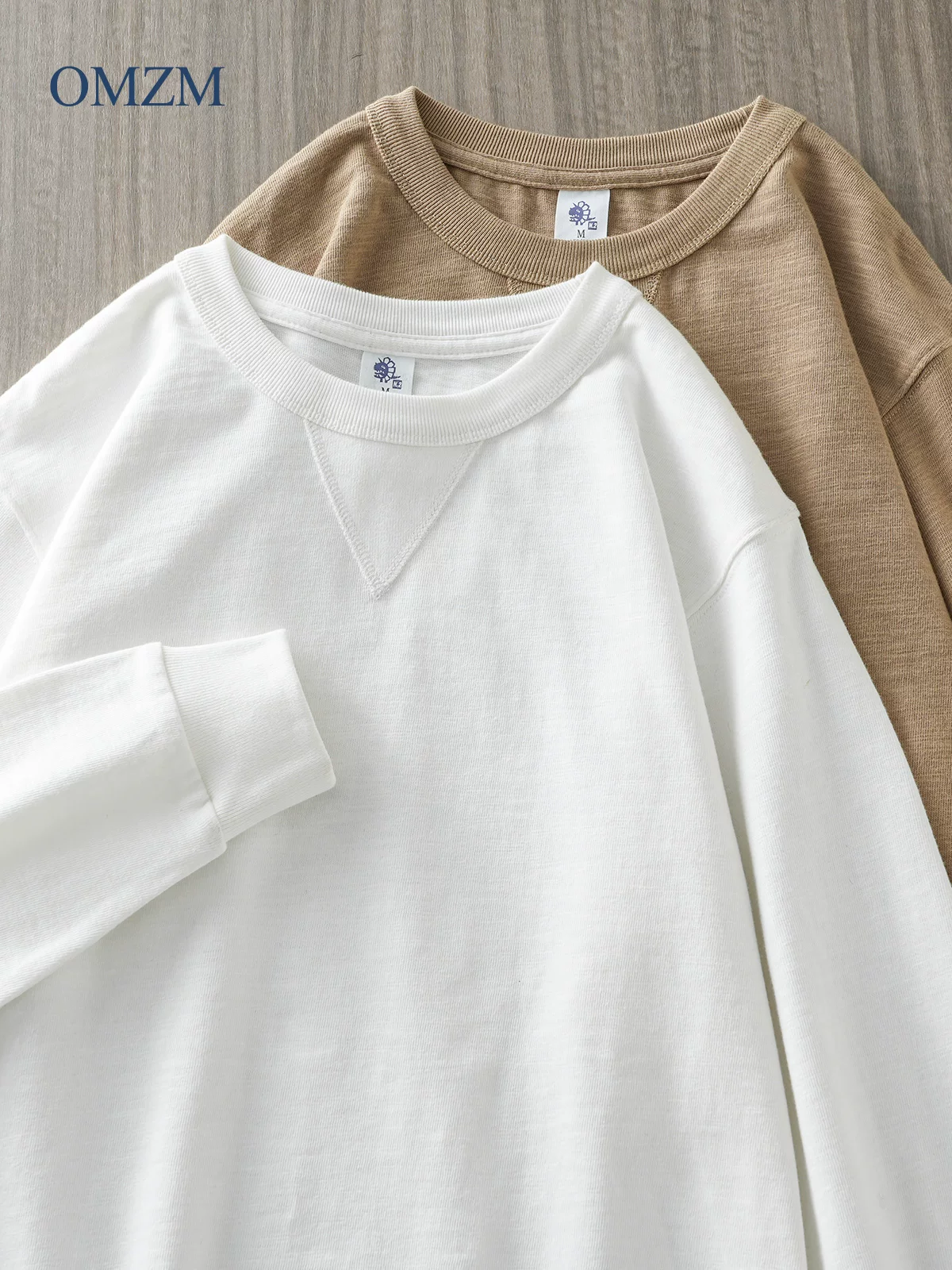 Áo thun nam OMZM400g chất liệu cotton nguyên chất, tay dài, dáng rộng mùa xuân, cổ tròn hình tam giác ngược, áo thun màu trắng tinh khiết.
