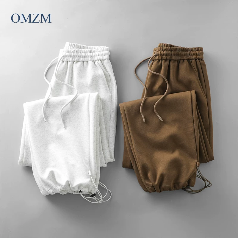 Quần jogger nam OMZM400G màu xám đậm, kiểu dáng mới Mỹ 2025, quần thể thao ống rộng, dáng thẳng, có dây rút