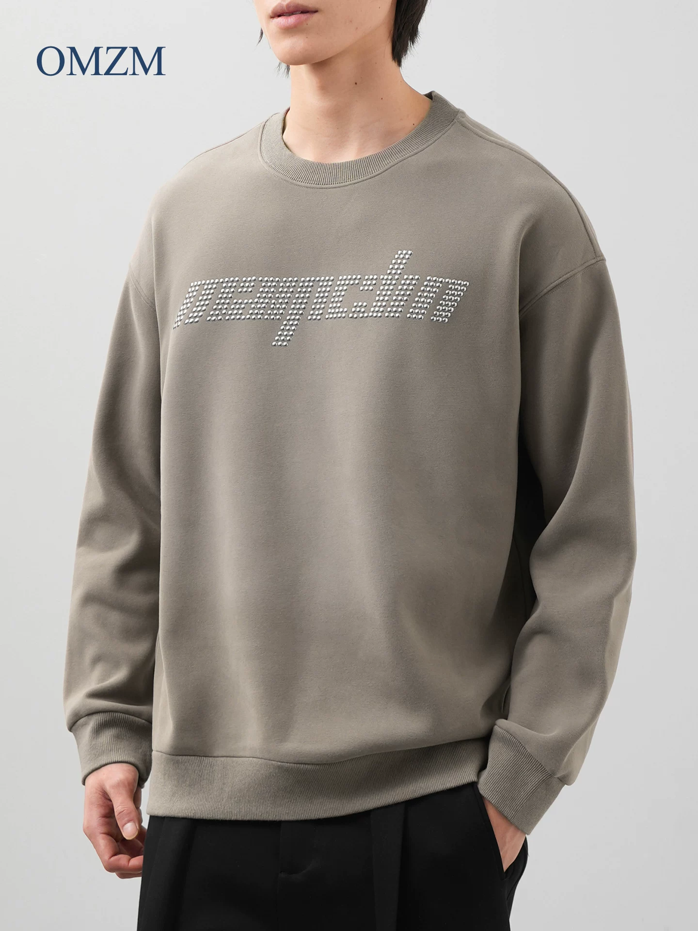 Áo nỉ dày lót lông cừu OMZM dành cho nam, thiết kế đính đinh cao cấp mùa đông, lớp bên trong rộng thùng thình dài tay, áo lót ấm áp.