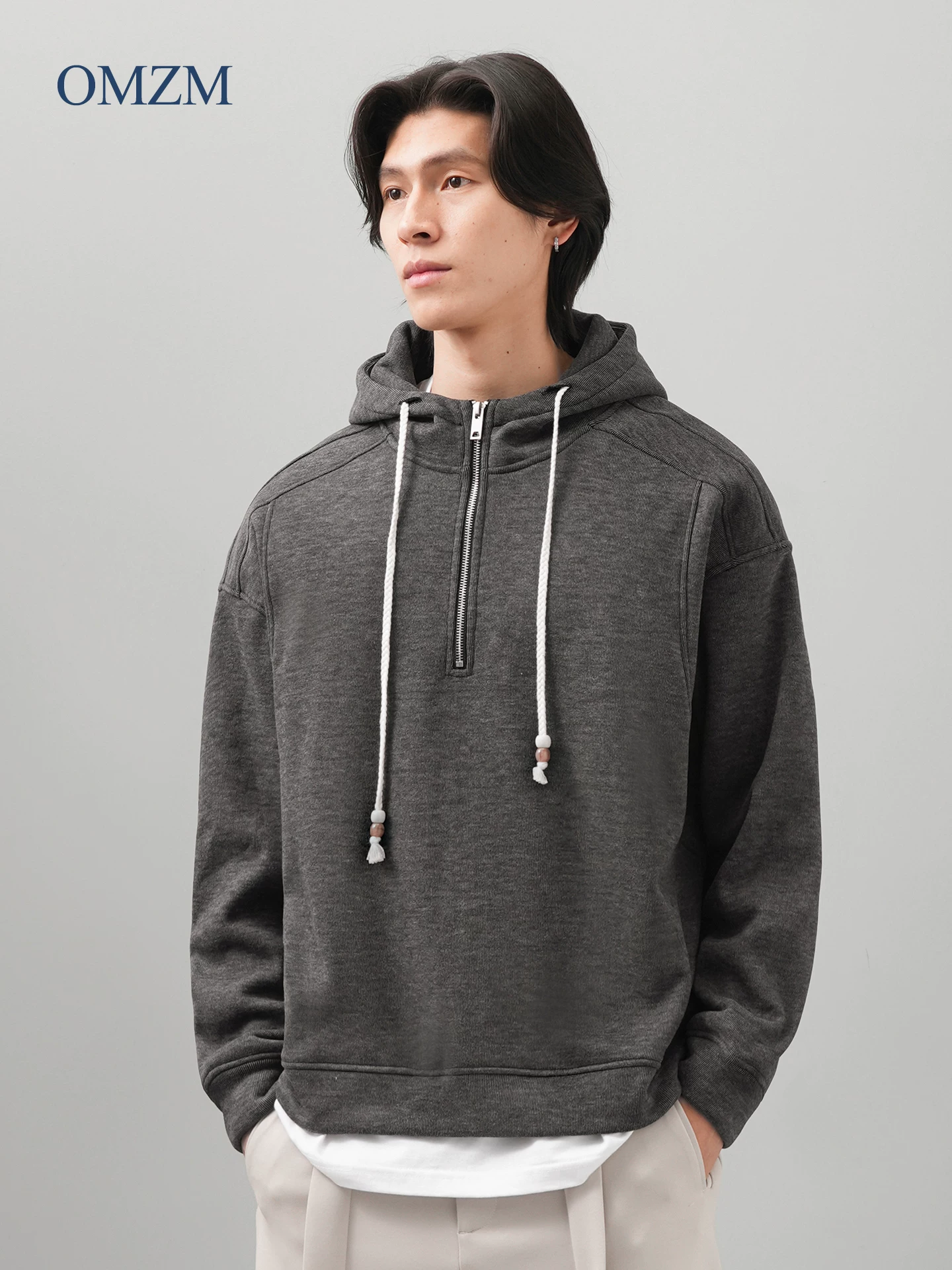 Áo hoodie nam OMZM450G chất liệu nỉ dày dặn, có mũ, phong cách Mỹ, màu trơn, giữ ấm, lớp trong mềm mại, kiểu dáng rộng rãi, thích hợp cho mùa đông.