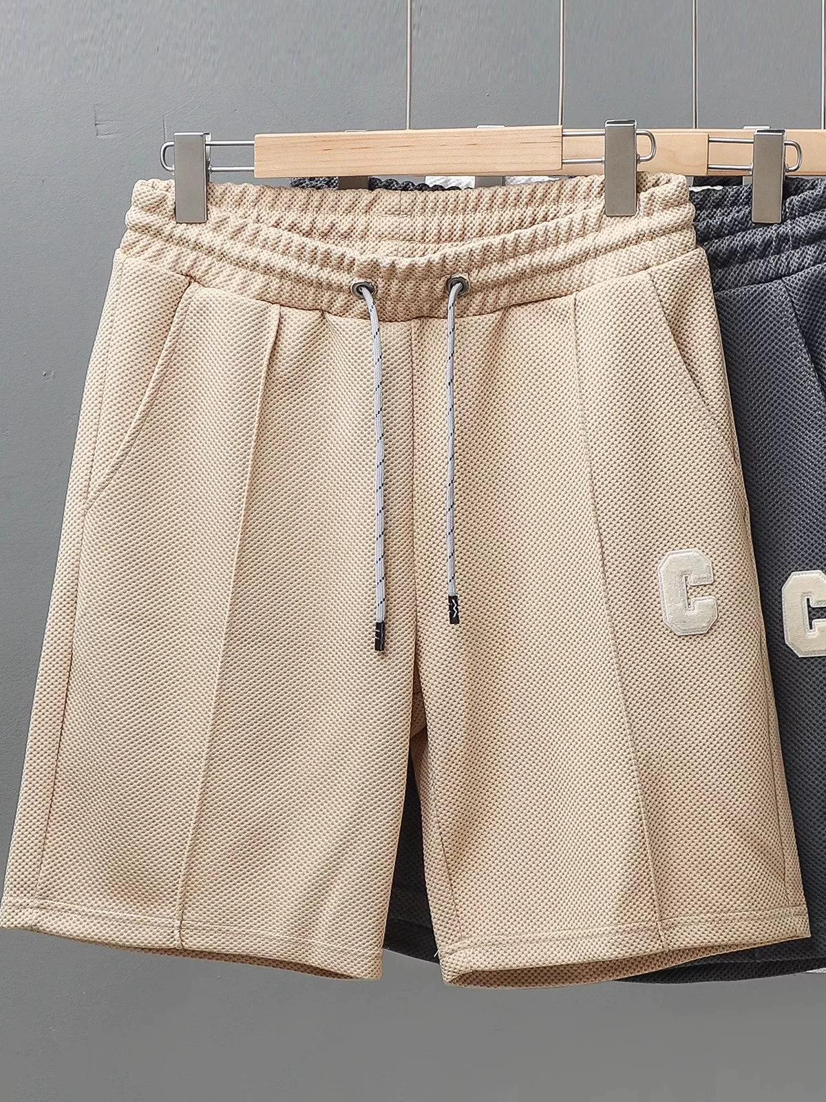 Quần short waffle phong cách Mỹ OMZM dành cho nam, quần thể thao mỏng nhanh khô mùa hè, quần short năm điểm thêu chắp vá rộng rãi