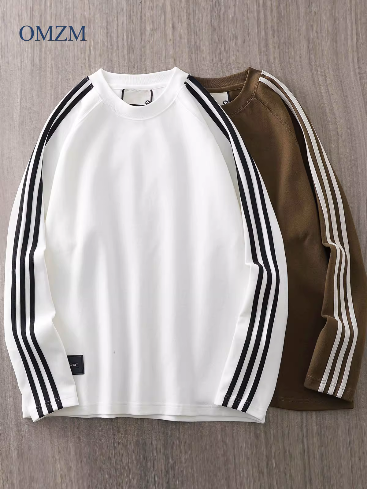 Áo thun nam tay dài ba sọc, chất liệu dày dặn 300G, kiểu dáng Mỹ mùa thu 2024, phối màu sọc chải mềm mại, cổ tròn giữ ấm