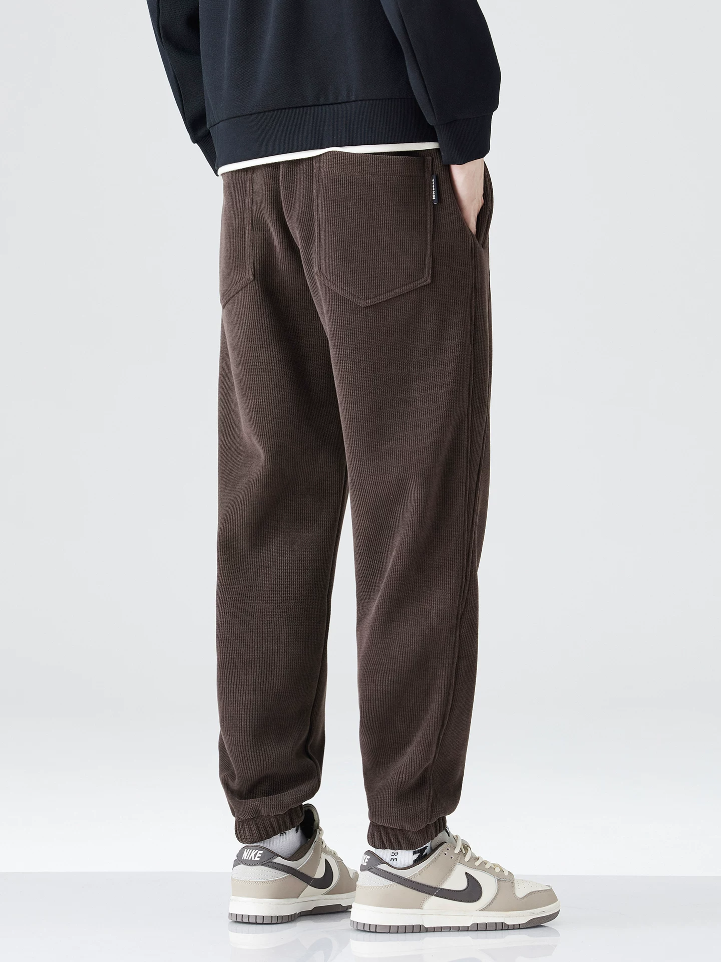 Quần thể thao bằng vải nhung có lót lông cừu hạng nặng OMZM dành cho nam, phong cách mùa thu đông, quần jogger dày dặn ấm áp kiểu Mỹ, quần thể thao rộng rãi.