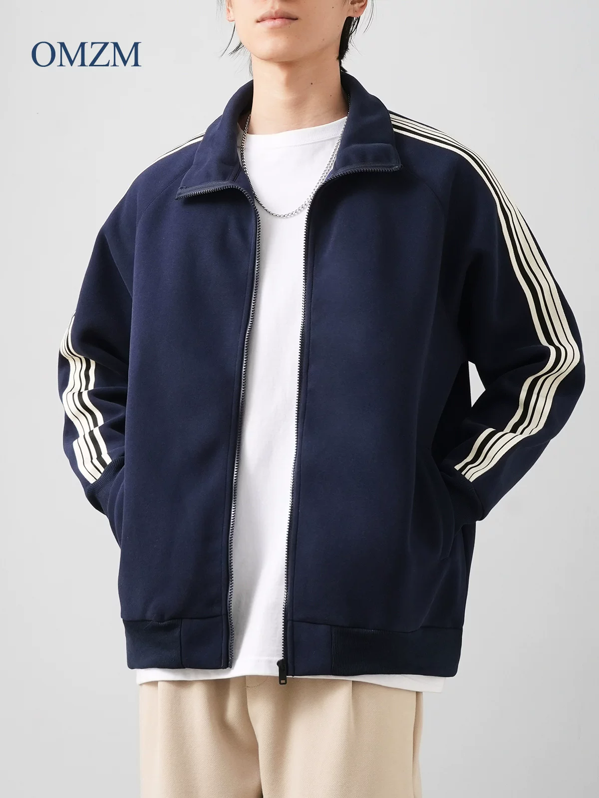 Áo len cardigan có khóa kéo hạng nặng OMZM420G dành cho nam giới, áo khoác sọc phối màu theo xu hướng quốc gia mùa thu dành cho cặp đôi
