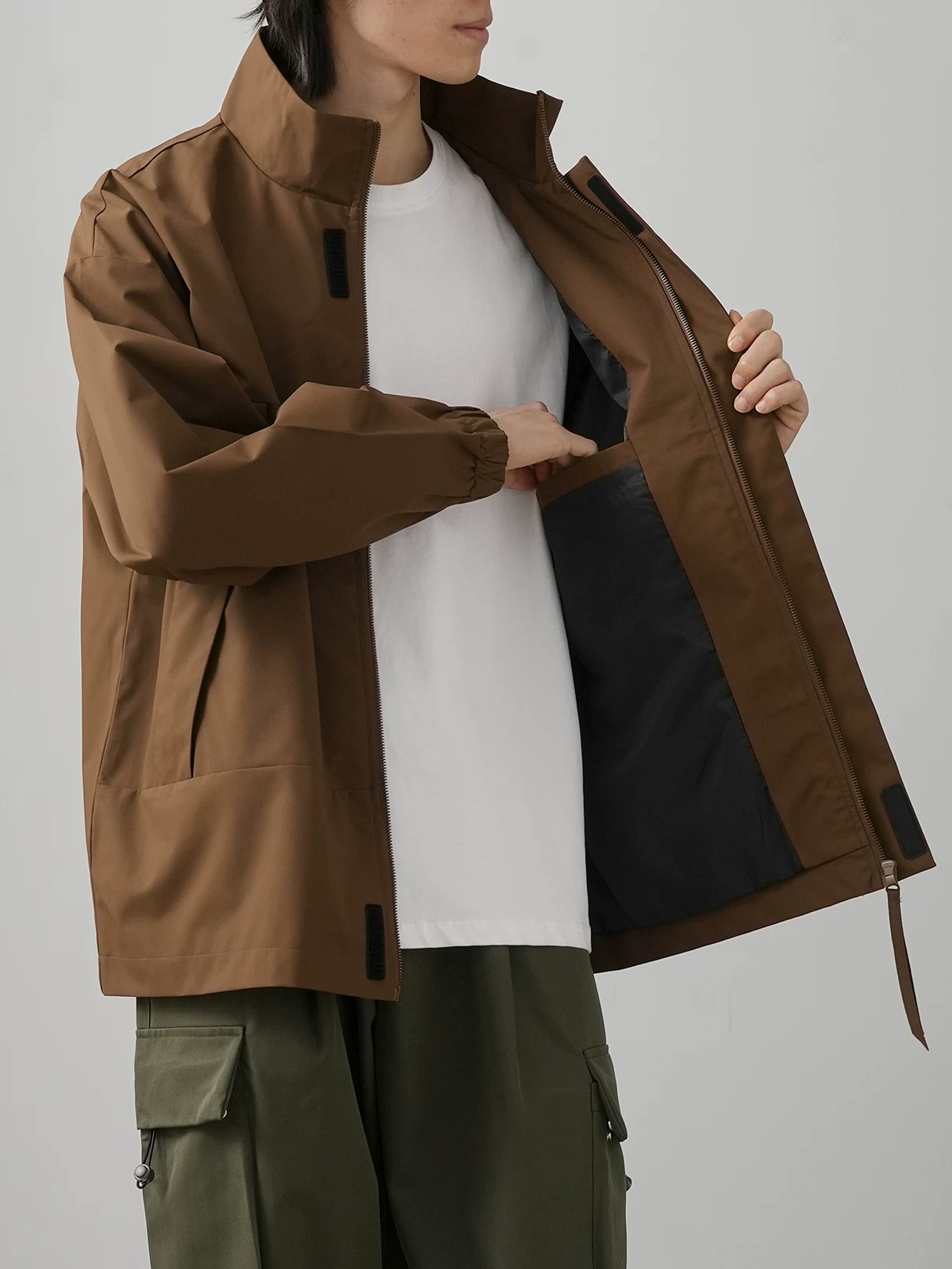 Áo khoác ngoài phong cách Mỹ OMZM dành cho nam 2024, mẫu mới mùa xuân, chống gió và chống nước, cổ đứng, dáng rộng, kiểu giản dị