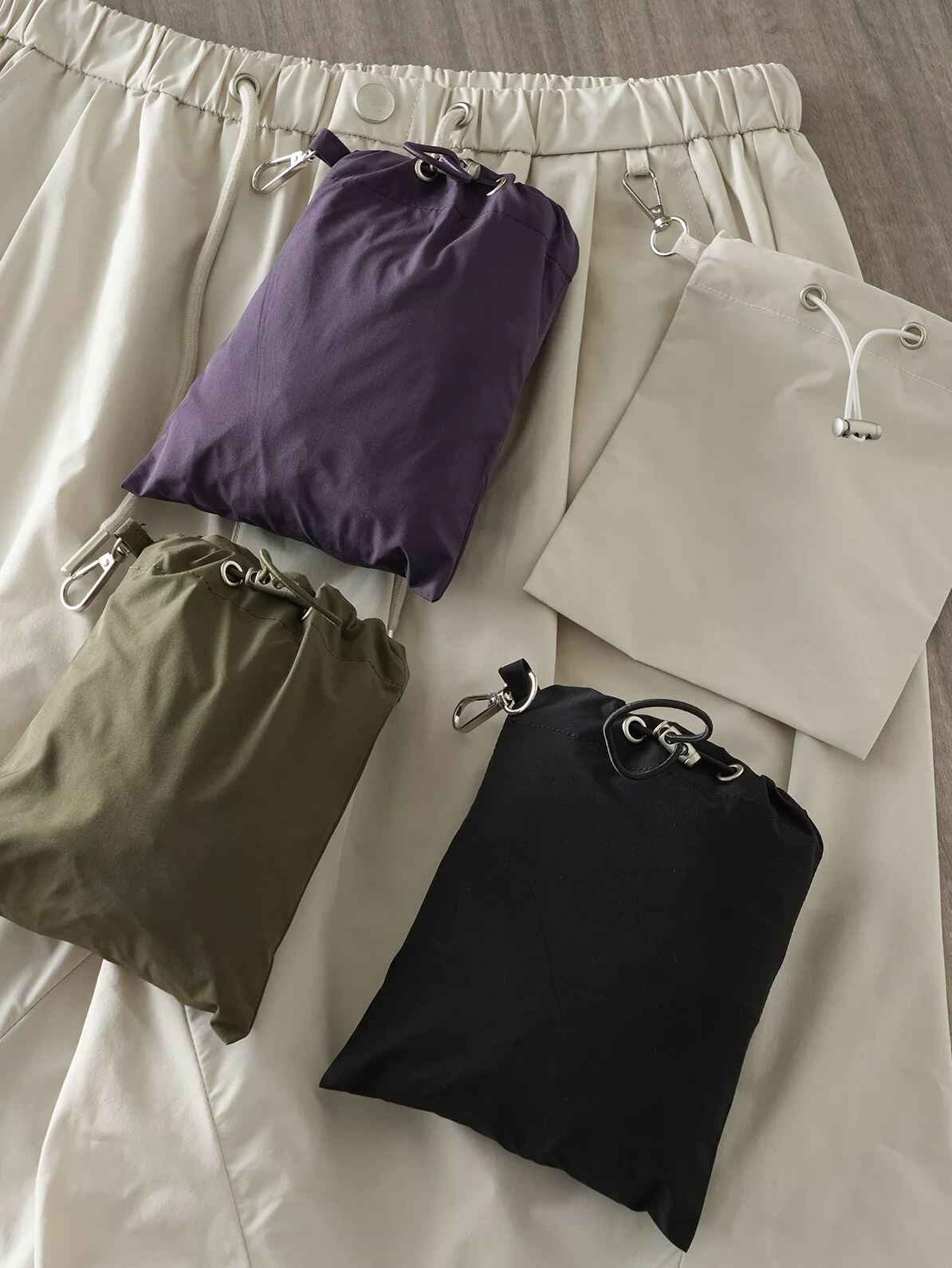 [Túi nhỏ có thể tháo rời] Quần short làm bằng vải lụa đá nhanh khô dành cho nam, quần dài vừa phải, chức năng làm trang phục đi làm ngoài trời mùa hè, quần short thể thao thoáng khí.
