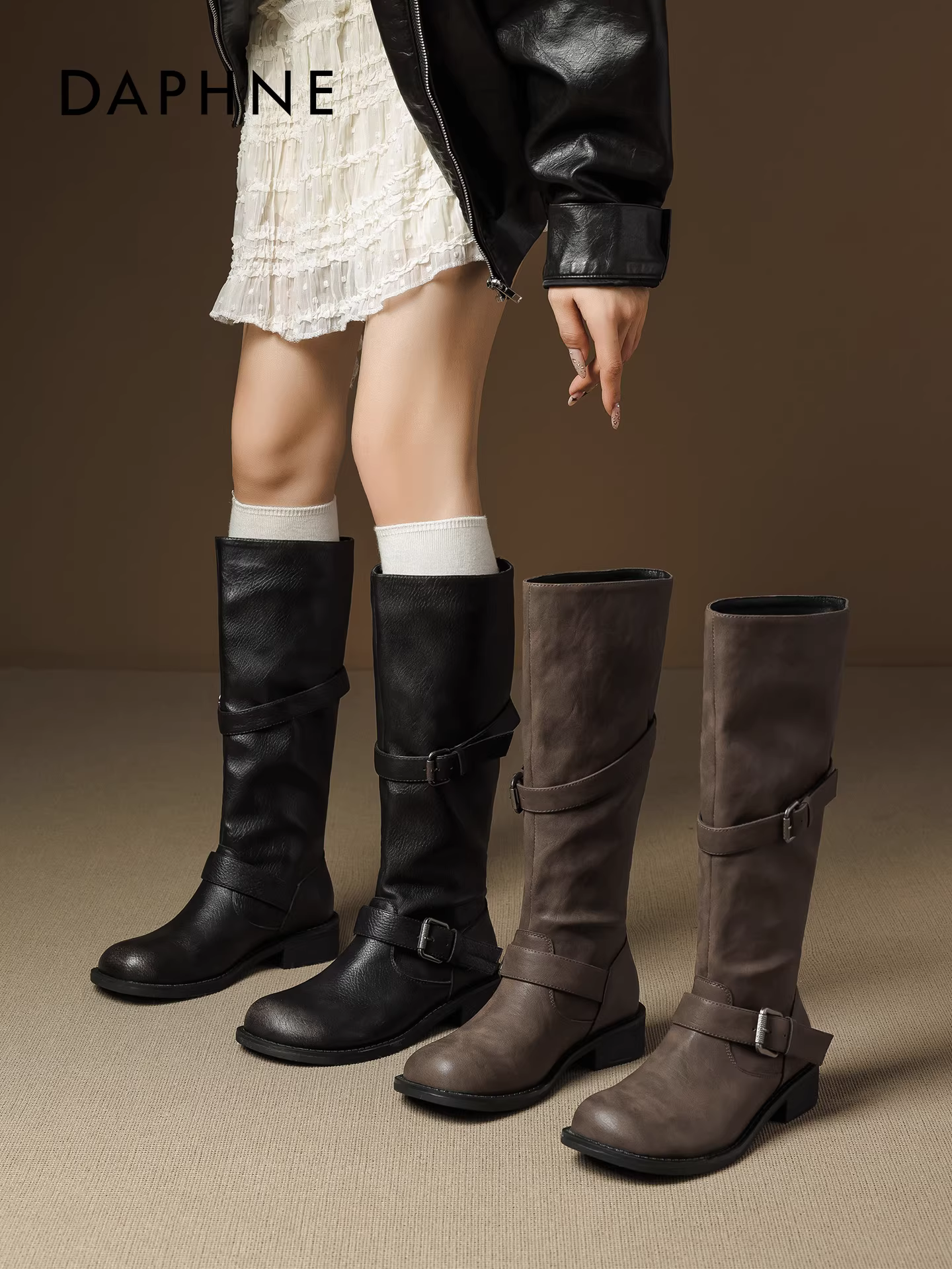 Giày bốt cao đến đầu gối màu đen Daphne dành cho nữ, kiểu dáng mùa đông mới 2025, rất thời trang, đế dày, cao cấp, xếp ly, kiểu dáng bốt cưỡi ngựa.