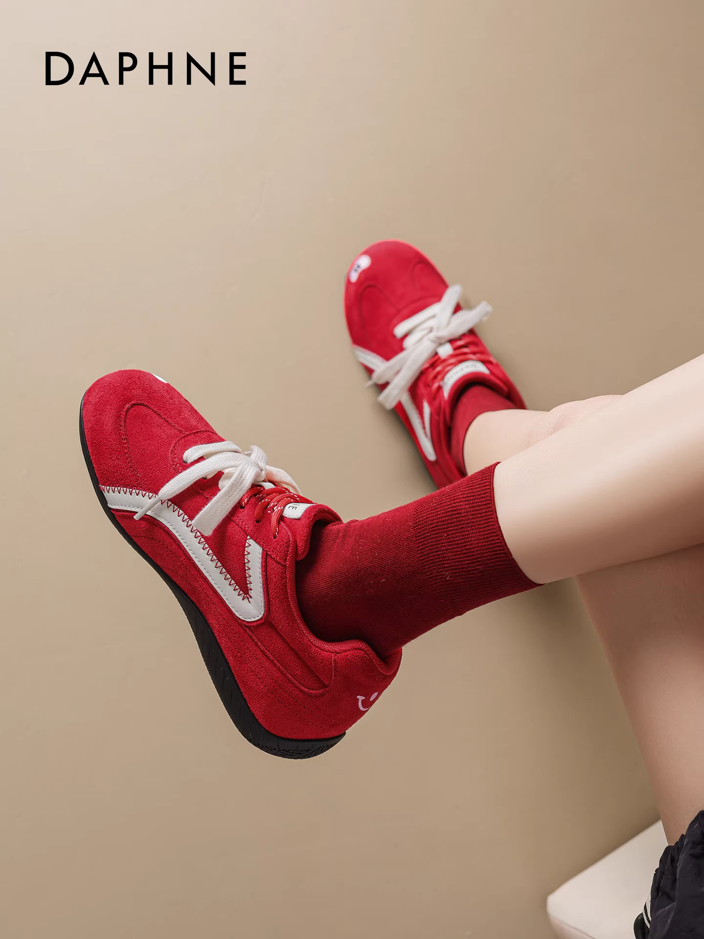 Giày thể thao đế dày Daphne kiểu Đức dành cho nữ, mẫu mới thu đông 2025, tăng chiều cao, đa năng, phong cách thường ngày, kiểu dáng thể thao.