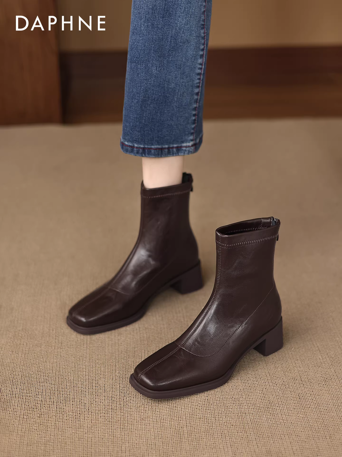 Giày bốt cổ ngắn Daphne đen kiểu retro 2025 kiểu mới, gót vuông chunky, mũi vuông, đi làm, kiểu Martin, nữ, mùa thu, chất liệu thun ôm chân