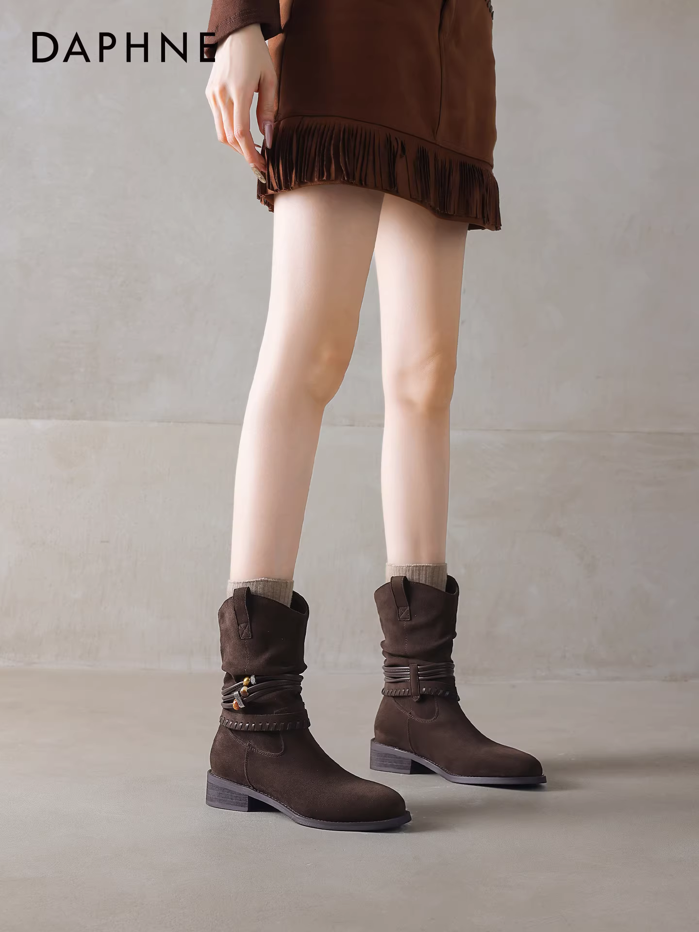 Giày bốt ngắn màu nâu Melard kiểu dáng ôm sát Daphne 2025, kiểu retro mùa thu sớm, gót dày dành cho nữ