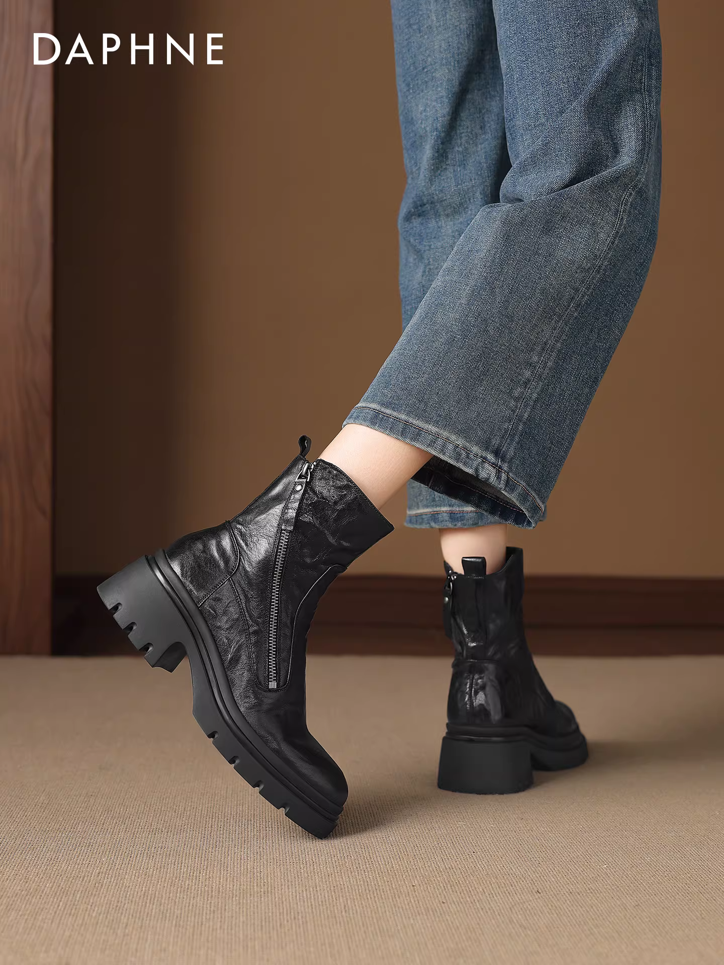 Giày bốt đế dày Daphne dành cho nữ, mẫu mới thu đông 2025, màu đen, kiểu Anh, kiểu Martin, tăng chiều cao, dáng thon gọn