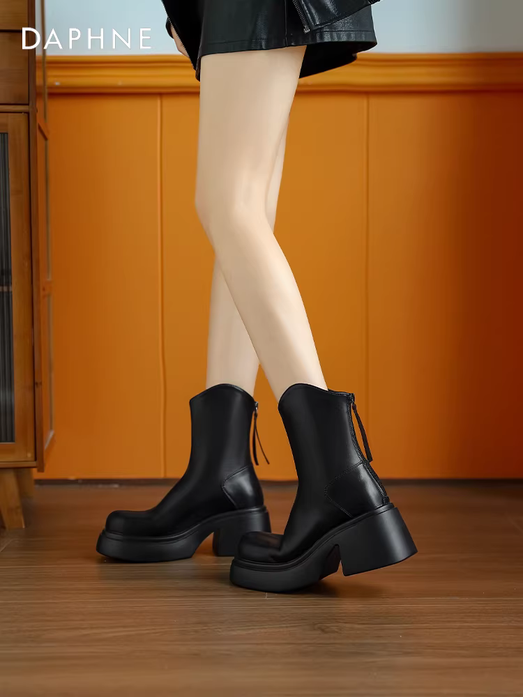 Giày bốt cao gót ngắn Daphne dành cho nữ phong cách mùa thu 2025 Giày bốt dáng ôm cổ chữ V Giày bốt đơn Giày bốt Martin Giày bốt đế dày phổ biến dành cho nữ
