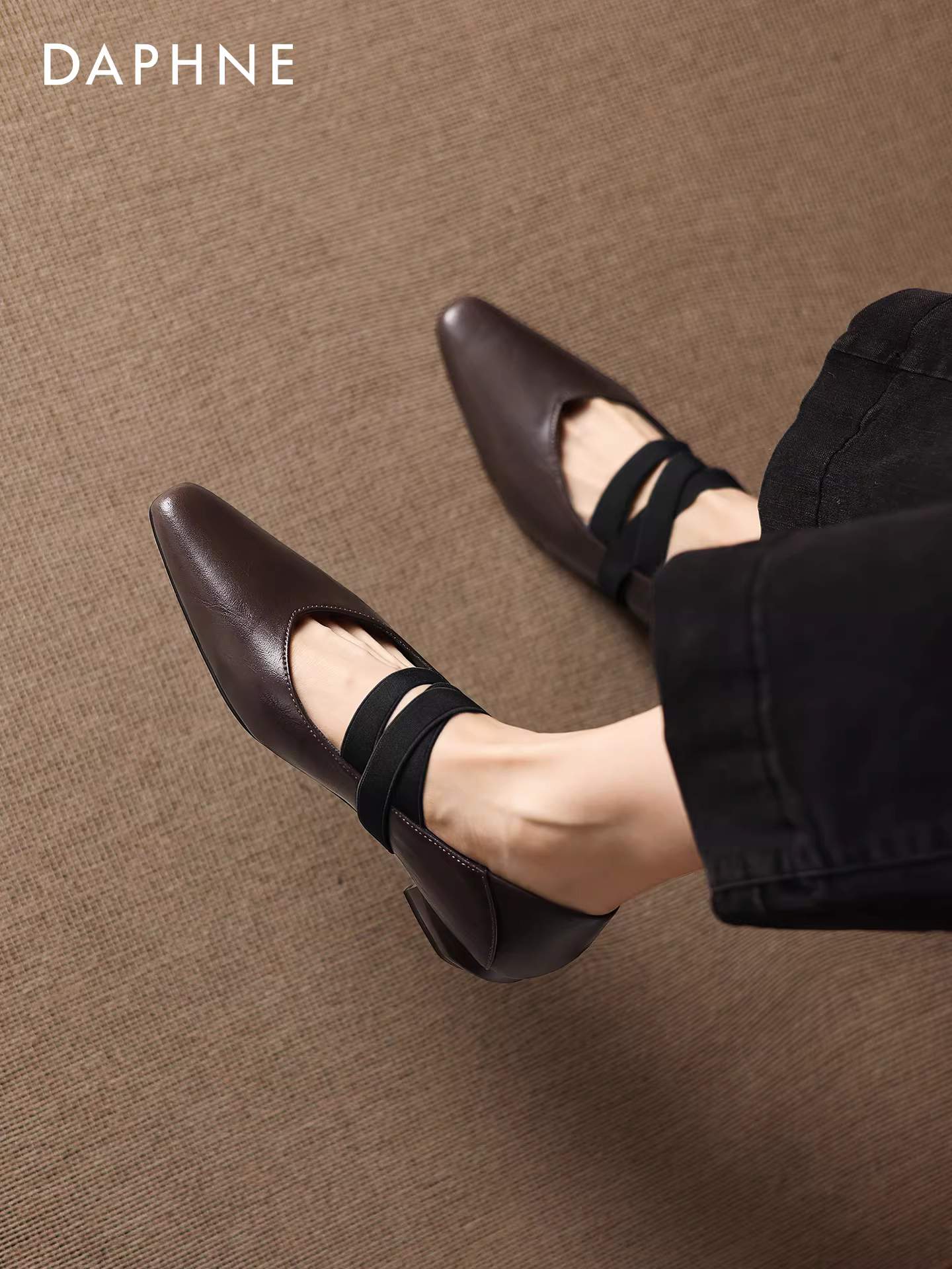 Giày Mary Jane mũi nhọn đế bằng Daphne 2025 kiểu ballet nữ tính thanh lịch phong cách Pháp mùa thu