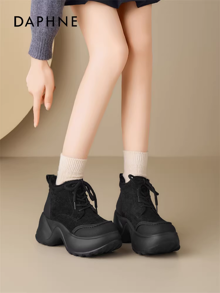 Giày bốt đi tuyết đế dày lót lông cừu Daphne dành cho nữ 2025 Giày bốt ngắn Martin cao gót mùa đông mới Giày bốt cotton tăng chiều cao Giày cotton ấm áp