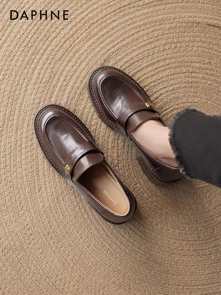 Giày lười cao gót Daphne dành cho nữ 2025 kiểu Anh mới, giày da hoa trà, giày nữ đế thô màu đen, giày đơn