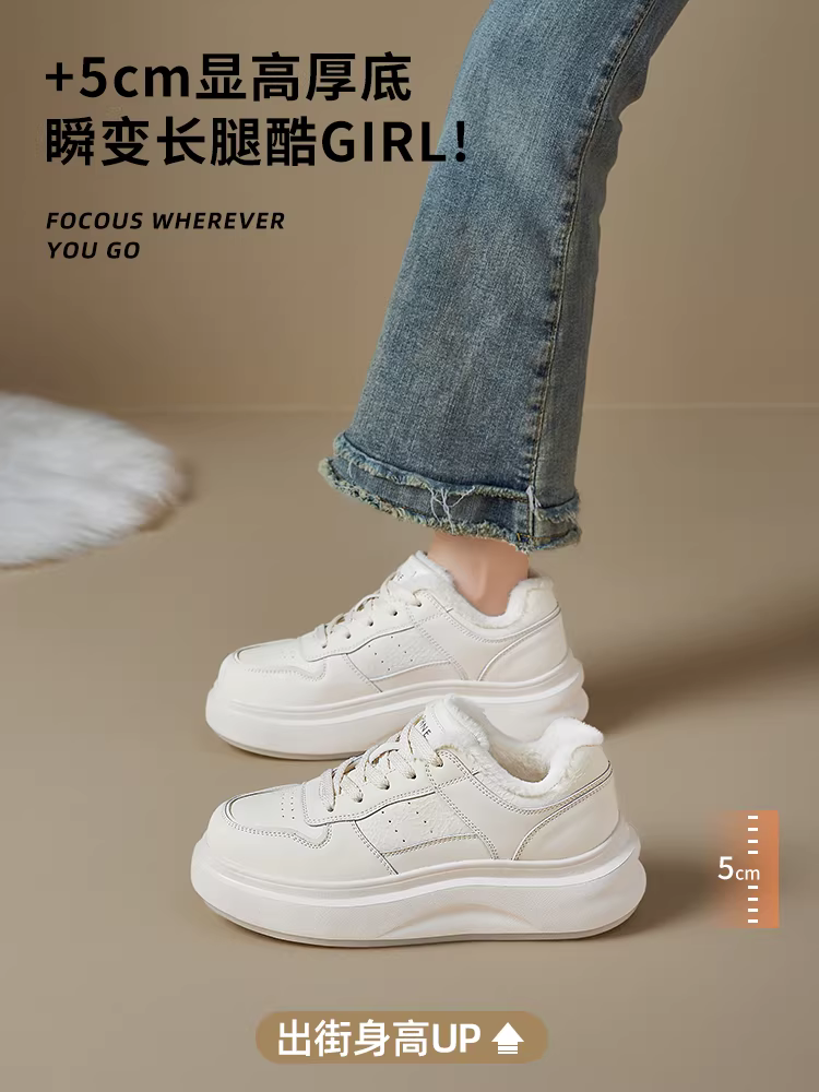 Giày thể thao nữ Daphne lót lông cừu đế dày màu trắng, mẫu mới mùa đông 2025, đa năng, chất liệu cotton, giữ ấm, kiểu dáng năng động.