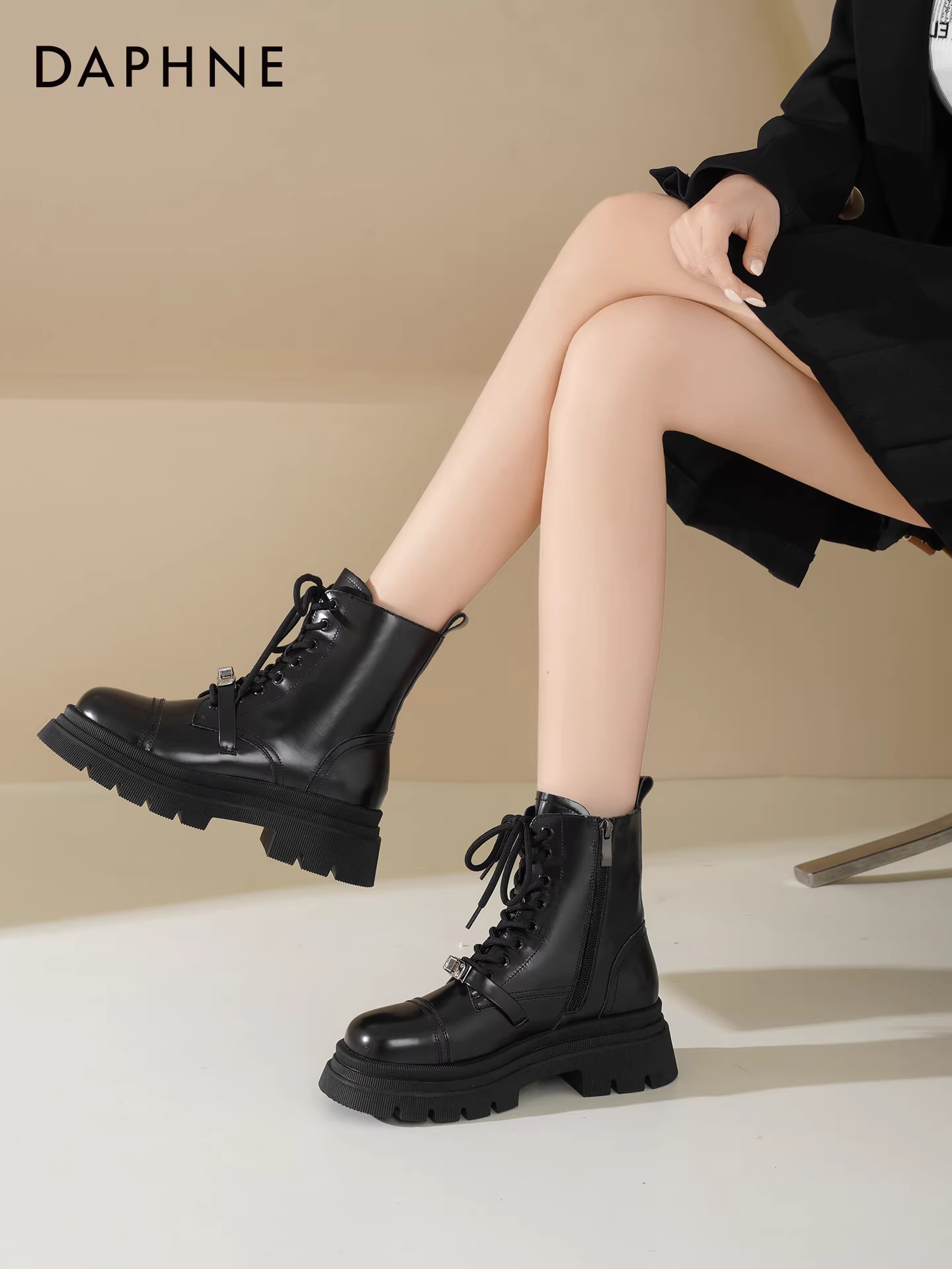 Giày bốt Martin đế dày Daphne dành cho nữ 2025, mẫu mới xuân thu, tăng chiều cao, kiểu dáng thon gọn, màu đen, buộc dây, có khóa, kiểu ngắn