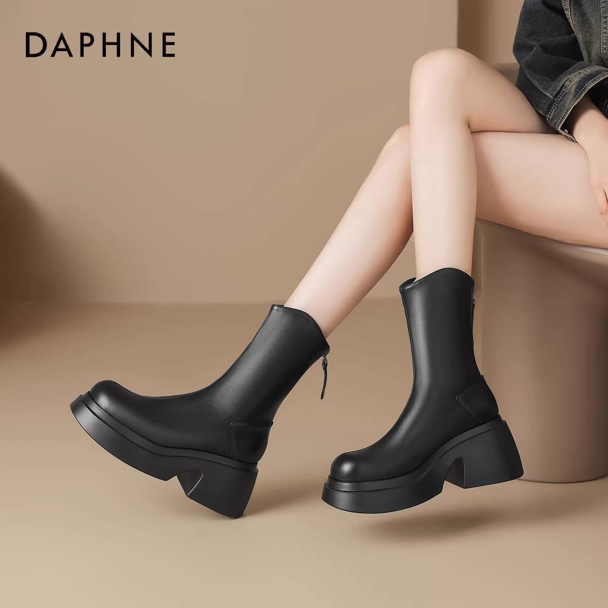 Giày bốt ngắn đế dày màu đen Daphne dành cho nữ, phong cách cao cấp mùa thu đông, mẫu mới 2024, giày cao gót ôm dáng, kiểu Martin.