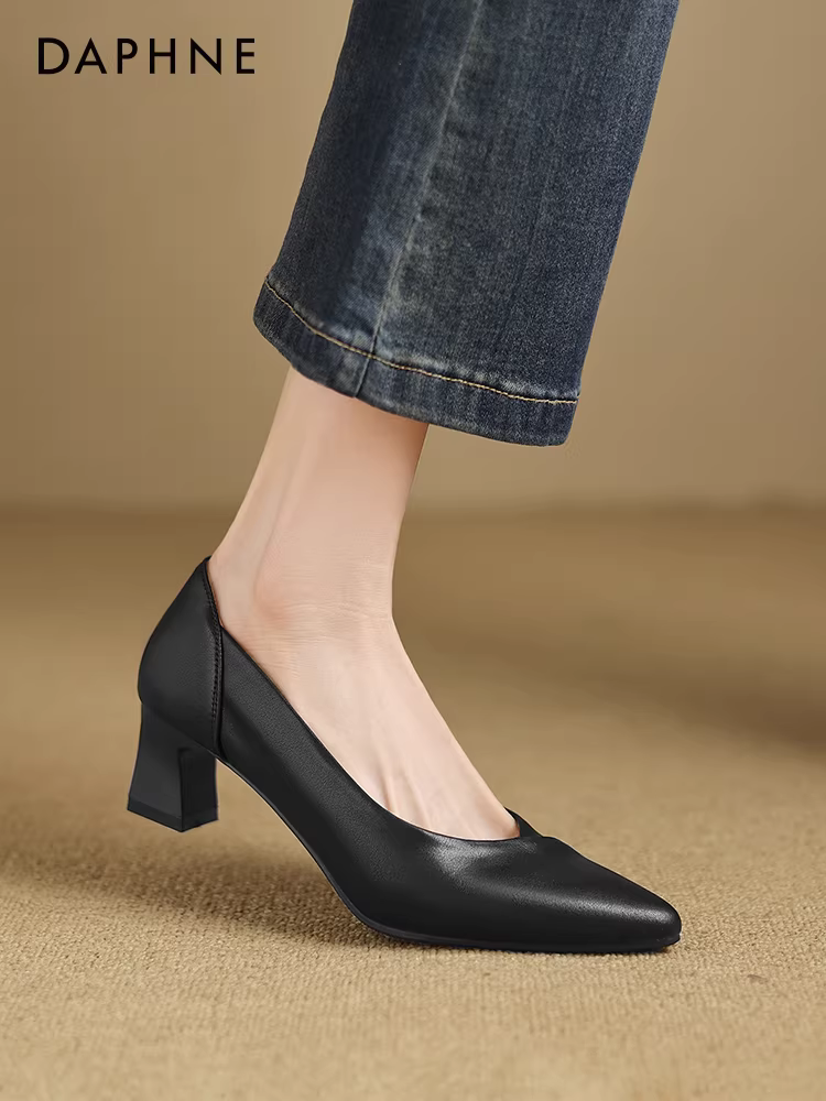Giày cao gót Daphne dành cho nữ, giày bệt mũi nhọn mùa thu đông, kiểu mới 2025, gót dày, giày kiểu Pháp dành cho mẹ, giày da mềm miệng nông.
