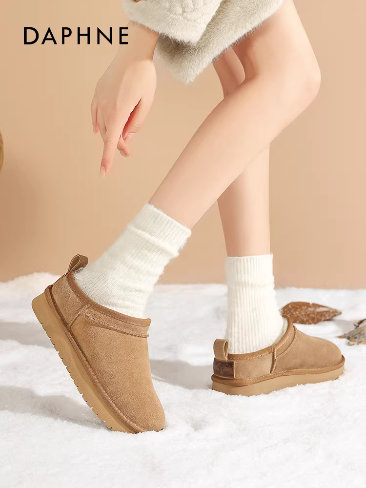 Giày bốt tuyết đế dày Daphne dành cho nữ 2025, mẫu mới mùa đông, giữ ấm, chất liệu cotton Đông Bắc, lót lông cừu, kiểu cổ thấp, đế dày.