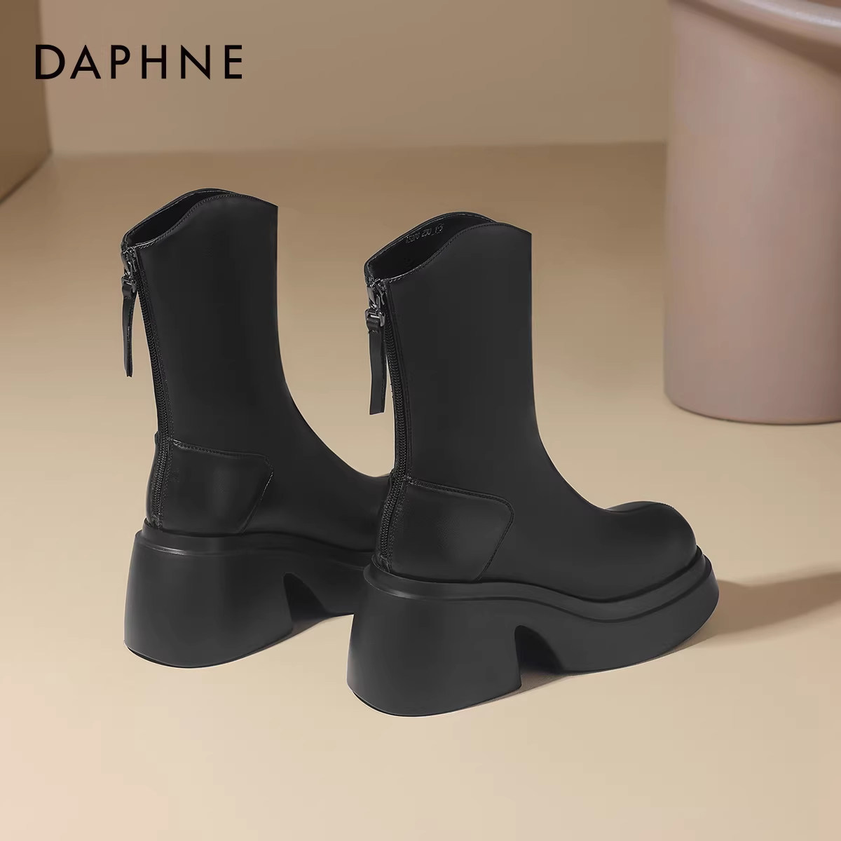 Giày bốt ngắn đế dày màu đen Daphne dành cho nữ, phong cách cao cấp mùa thu đông, mẫu mới 2024, giày cao gót ôm dáng, kiểu Martin.