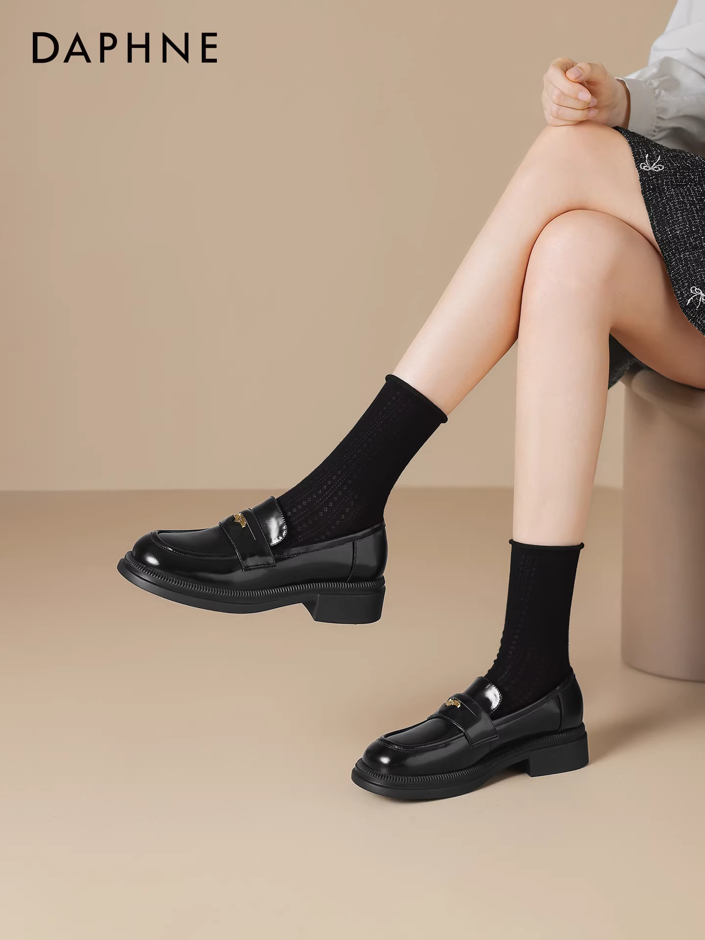 Giày lười da Daphne vàng kiểu Anh mới 2025, giày da nhỏ màu đen, giày đi làm đa năng dành cho nữ