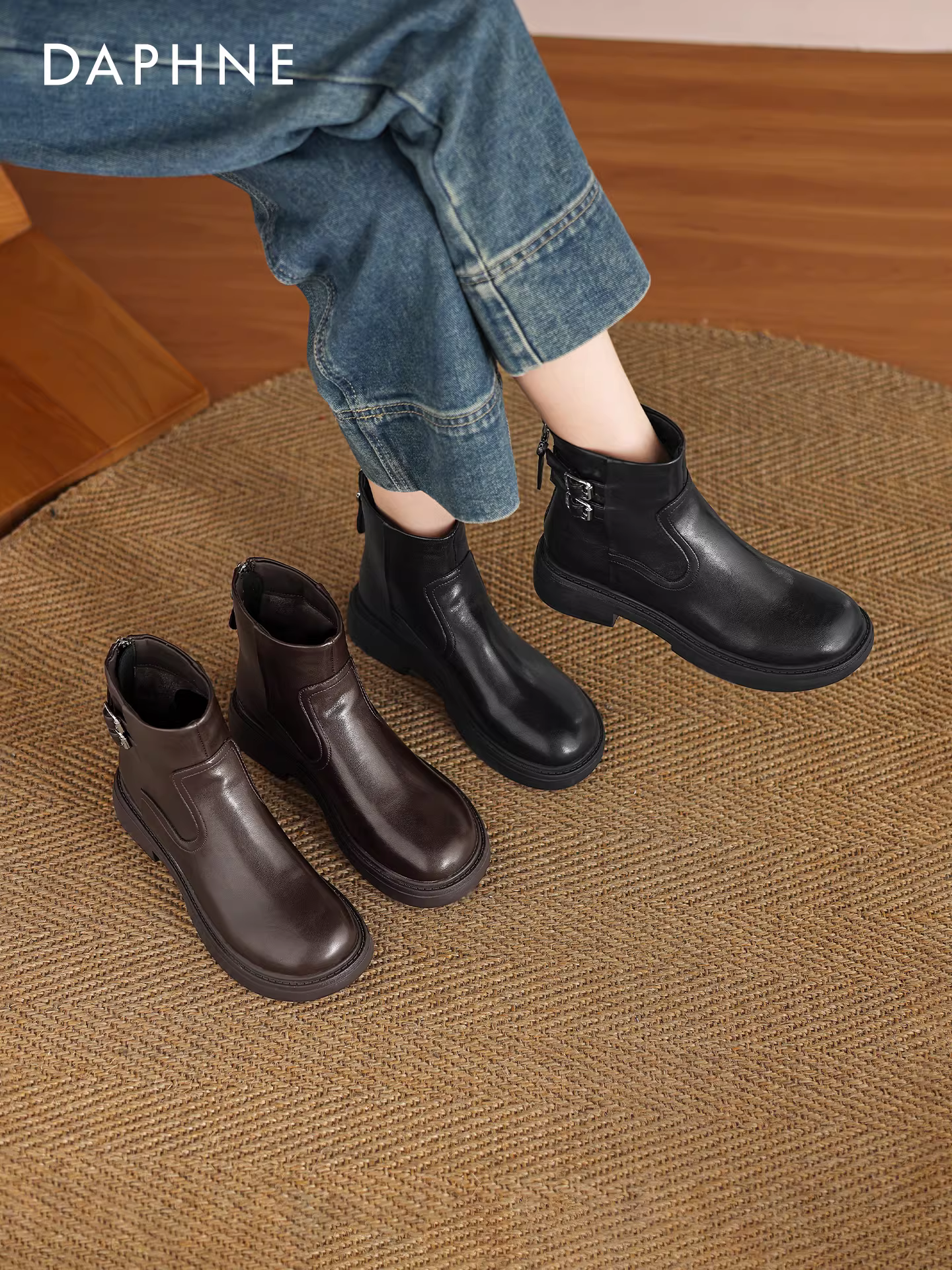 Giày bốt ngắn màu nâu Daphne dành cho nữ, mẫu mới thu đông 2025, kiểu dáng ôm sát, cổ ngắn, phong cách retro, tăng chiều cao, kiểu dáng lười, kiểu Martin.
