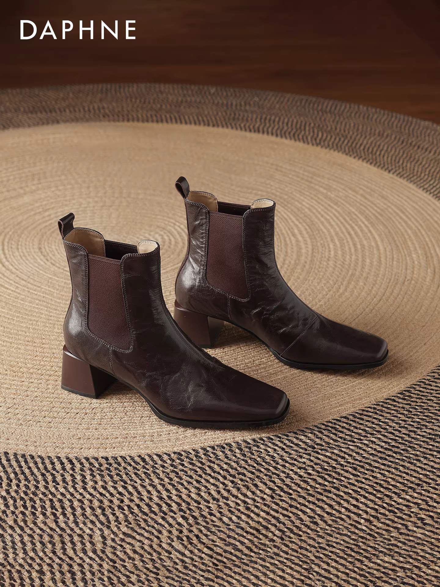 Giày bốt ngắn màu nâu Daphne dành cho nữ 2025, giày bốt mùa đông mới dành cho nữ, mũi vuông, gót dày, kiểu Martin, kiểu Chelsea, chất liệu da