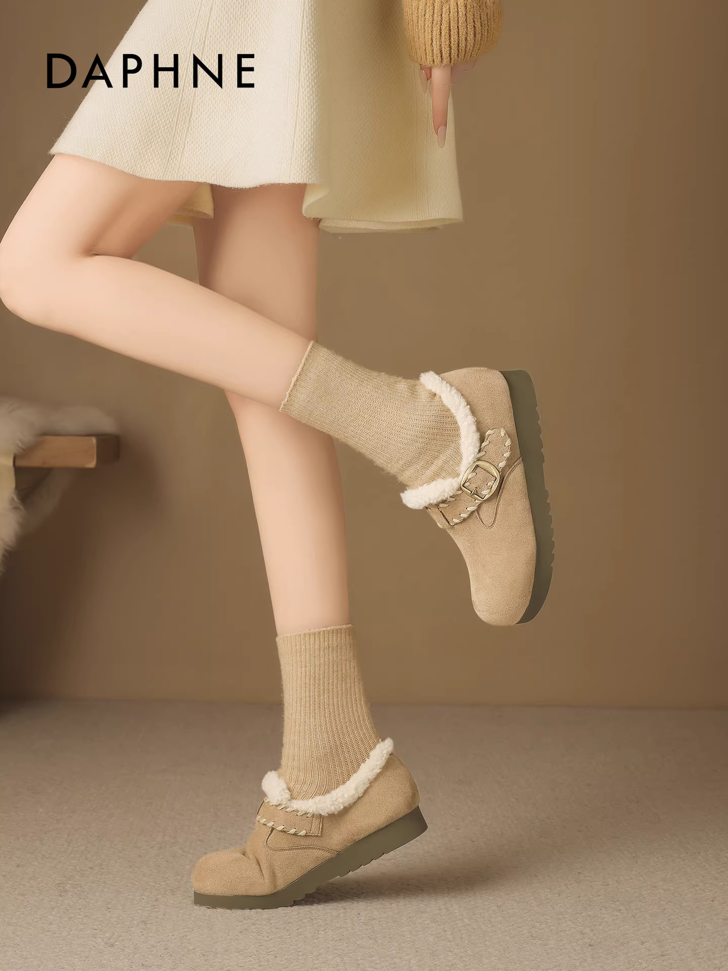 Giày Birkenstock lót lông cừu Daphne, giày bà bầu mùa đông mới 2025 dành cho nữ, giày đi tuyết đế dày, giày cotton ấm áp.