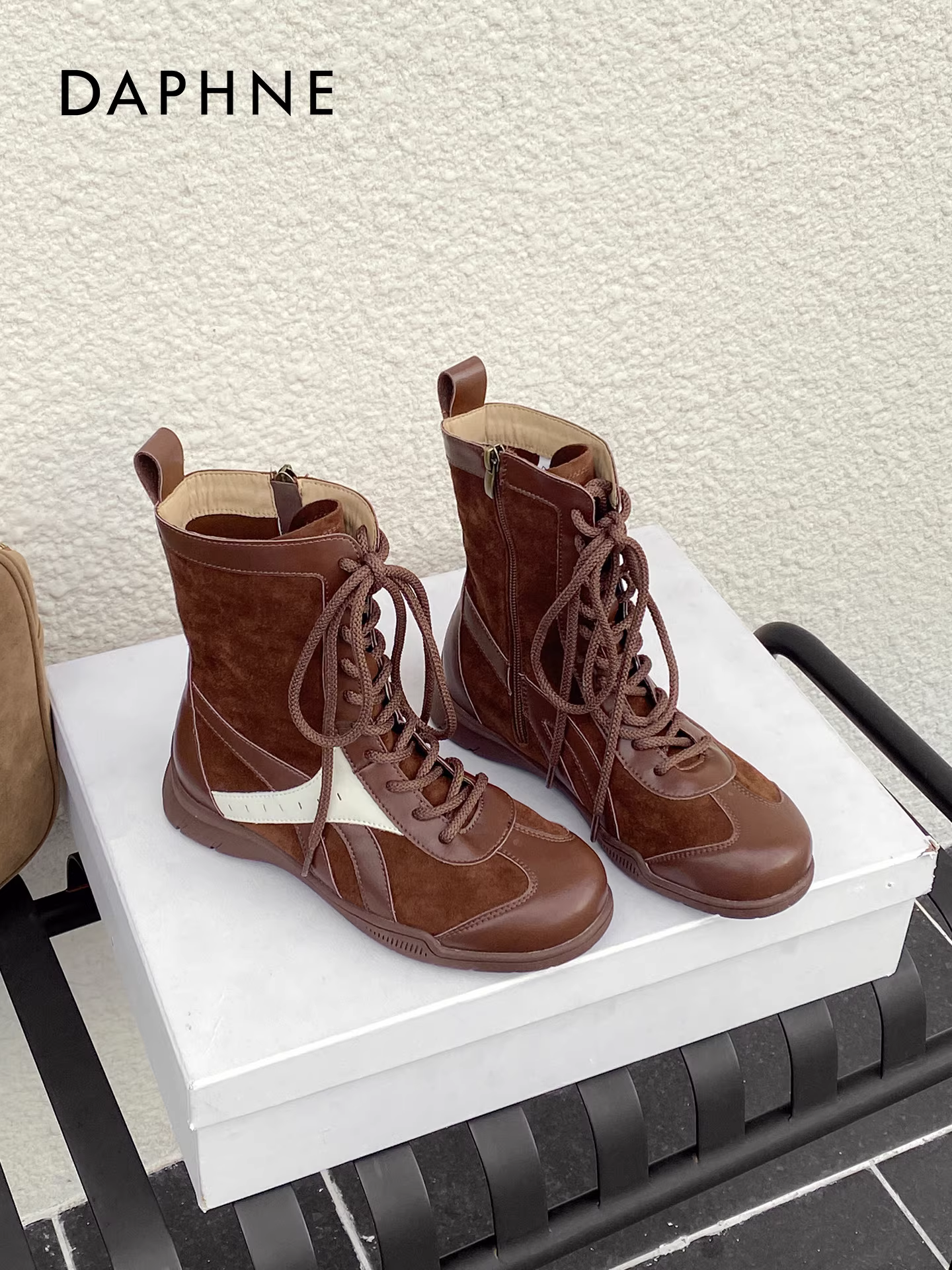 Giày Boxing Daphne Brown dành cho nữ, mùa đông 2025, kiểu dáng cổ cao retro Melard, giày thể thao cổ ngắn, giày tập luyện