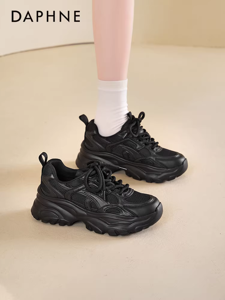 Giày thể thao nữ Daphne đen lông mềm đế dày kiểu bố, mẫu mới 2025, giày thể thao mùa đông tăng chiều cao, giày thể thao thường ngày nữ